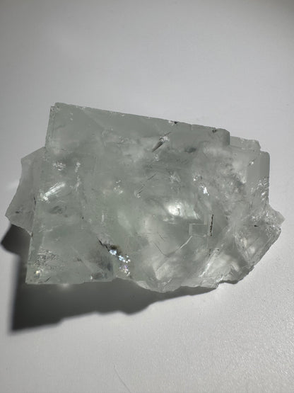Wunderschöner Glas-Fluorit mit Regenbogen - 6cm, 135g
