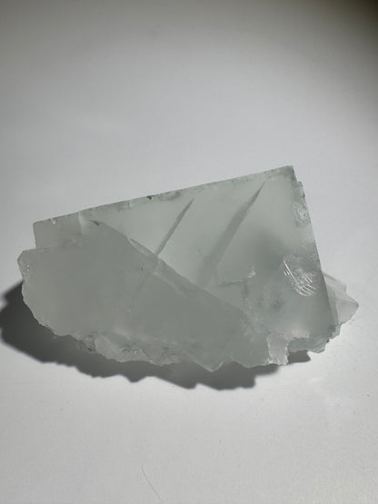 Wunderschöner Glas-Fluorit mit Regenbogen - 6cm, 135g
