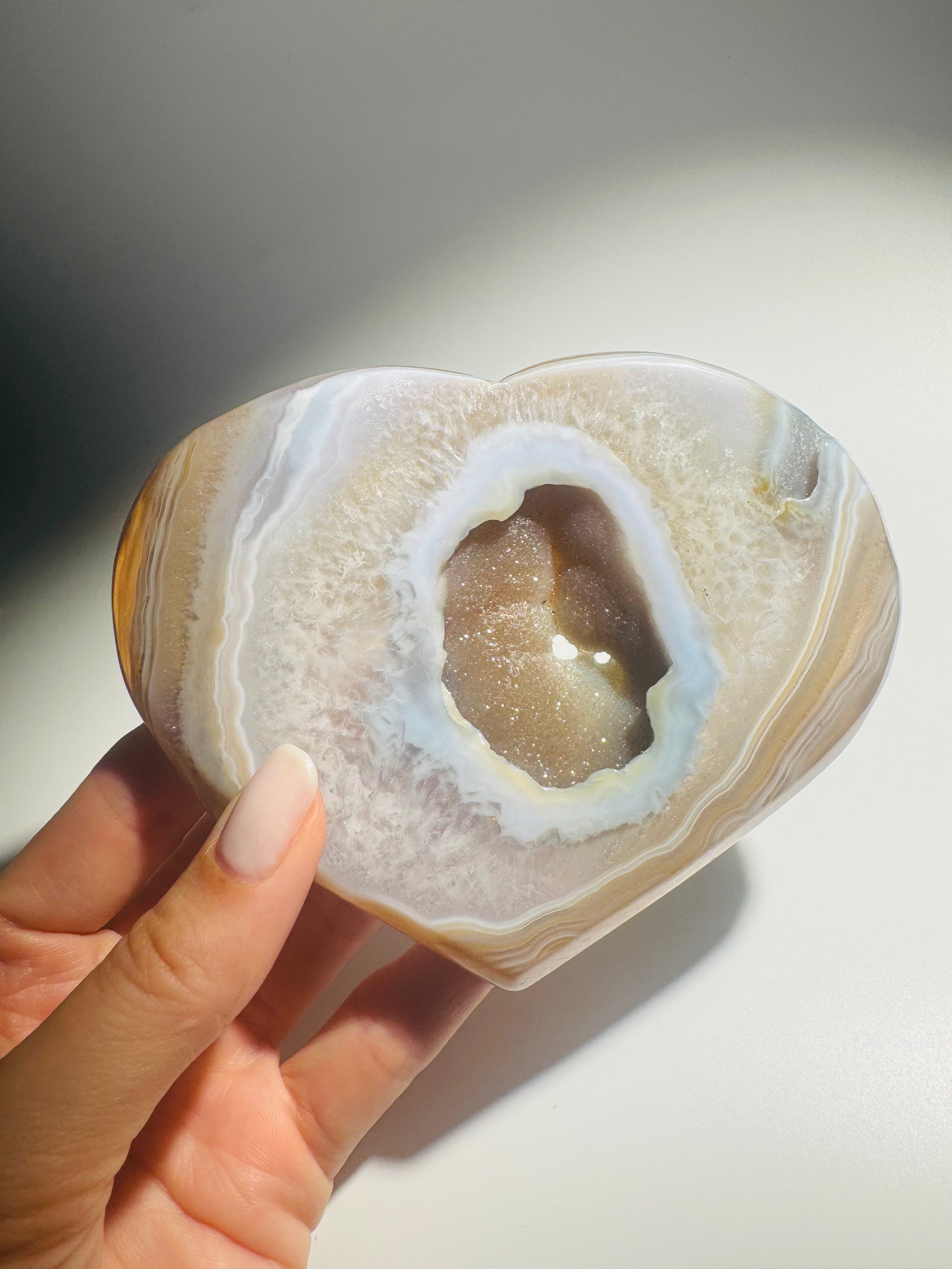 Achat Herz 12,3 cm – Naturstein mit glitzernder Quarzstruktur & einzigartiger Maserung aus Brasilien