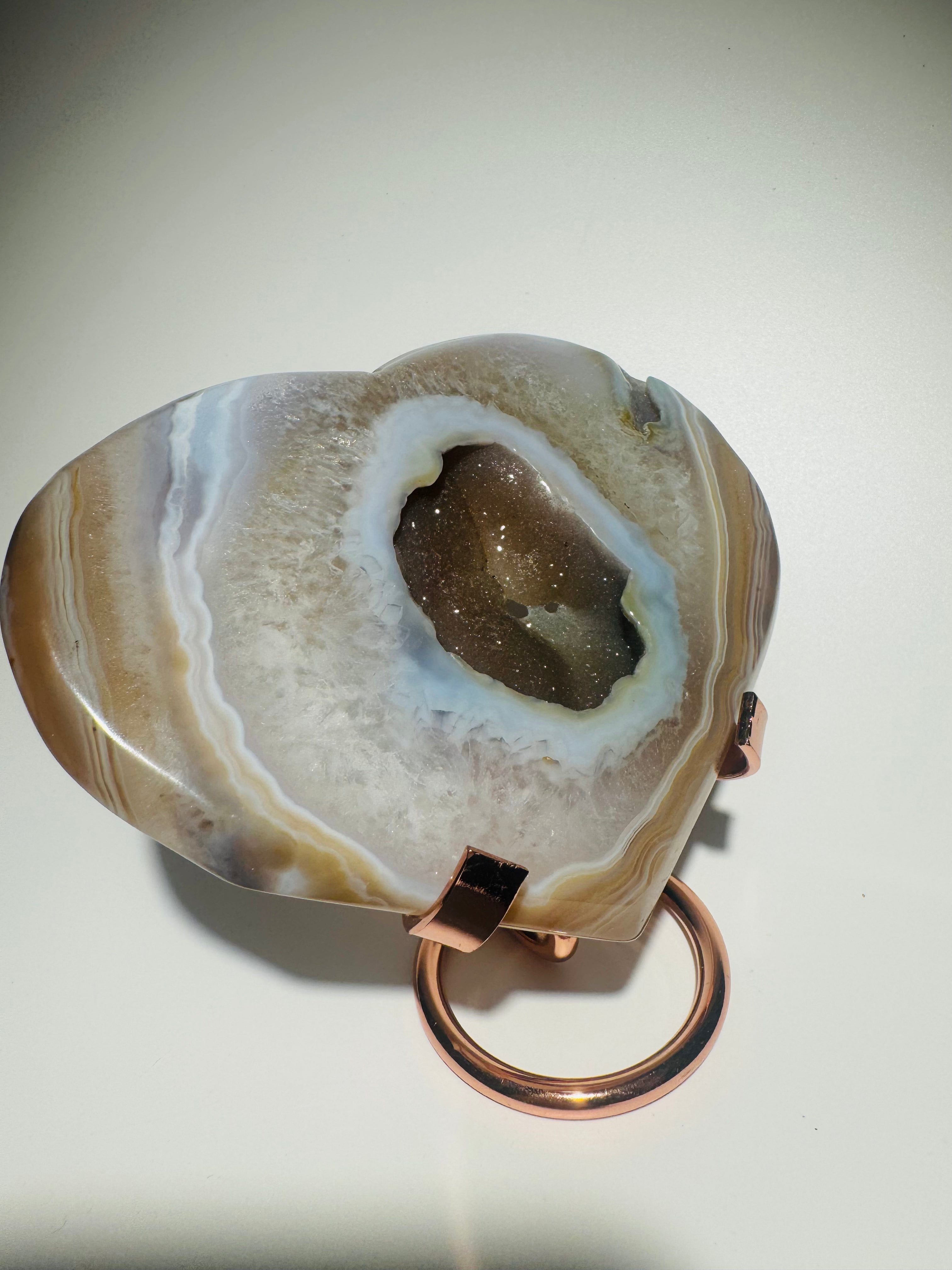 Achat Herz 12,3 cm – Naturstein mit glitzernder Quarzstruktur & einzigartiger Maserung aus Brasilien