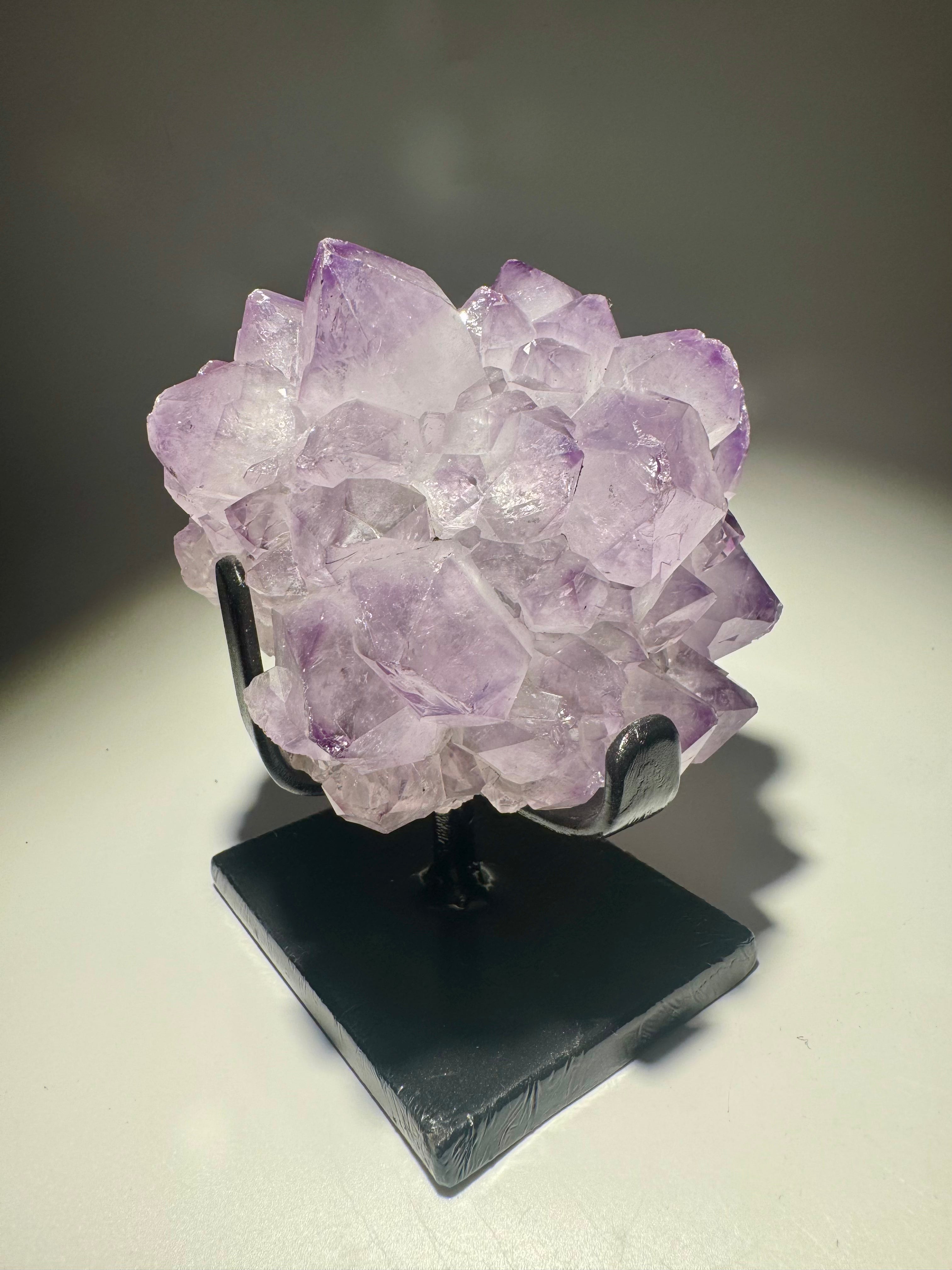 Amethystblüte 10 cm – fliederfarbener Stalaktit mit perfekten Kristallspitzen aus Uruguay 💜✨