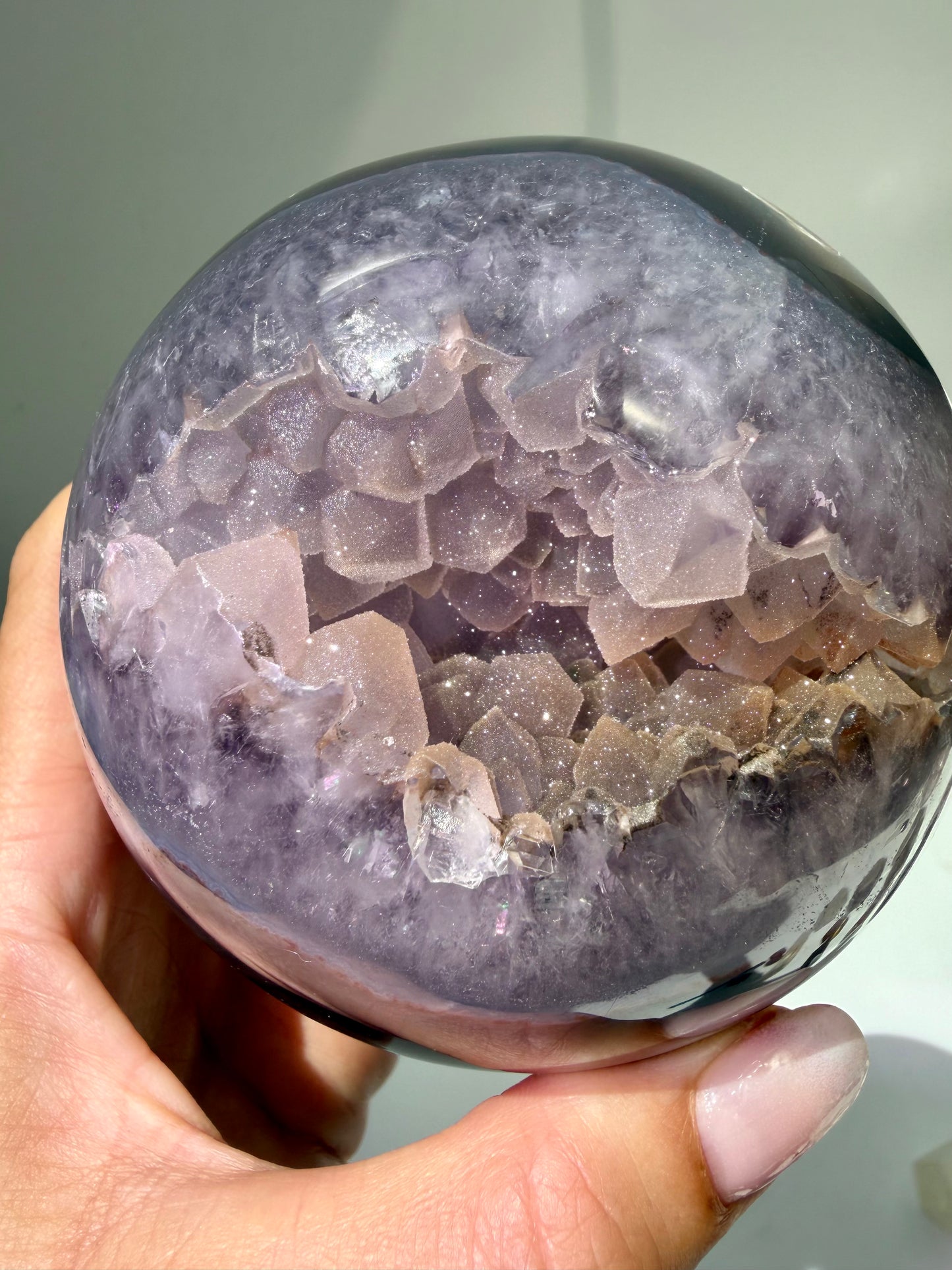 Seltene Sugary Amethystkugel aus Uruguay | Doppelkristallisation | 9 cm, 1.01 kg