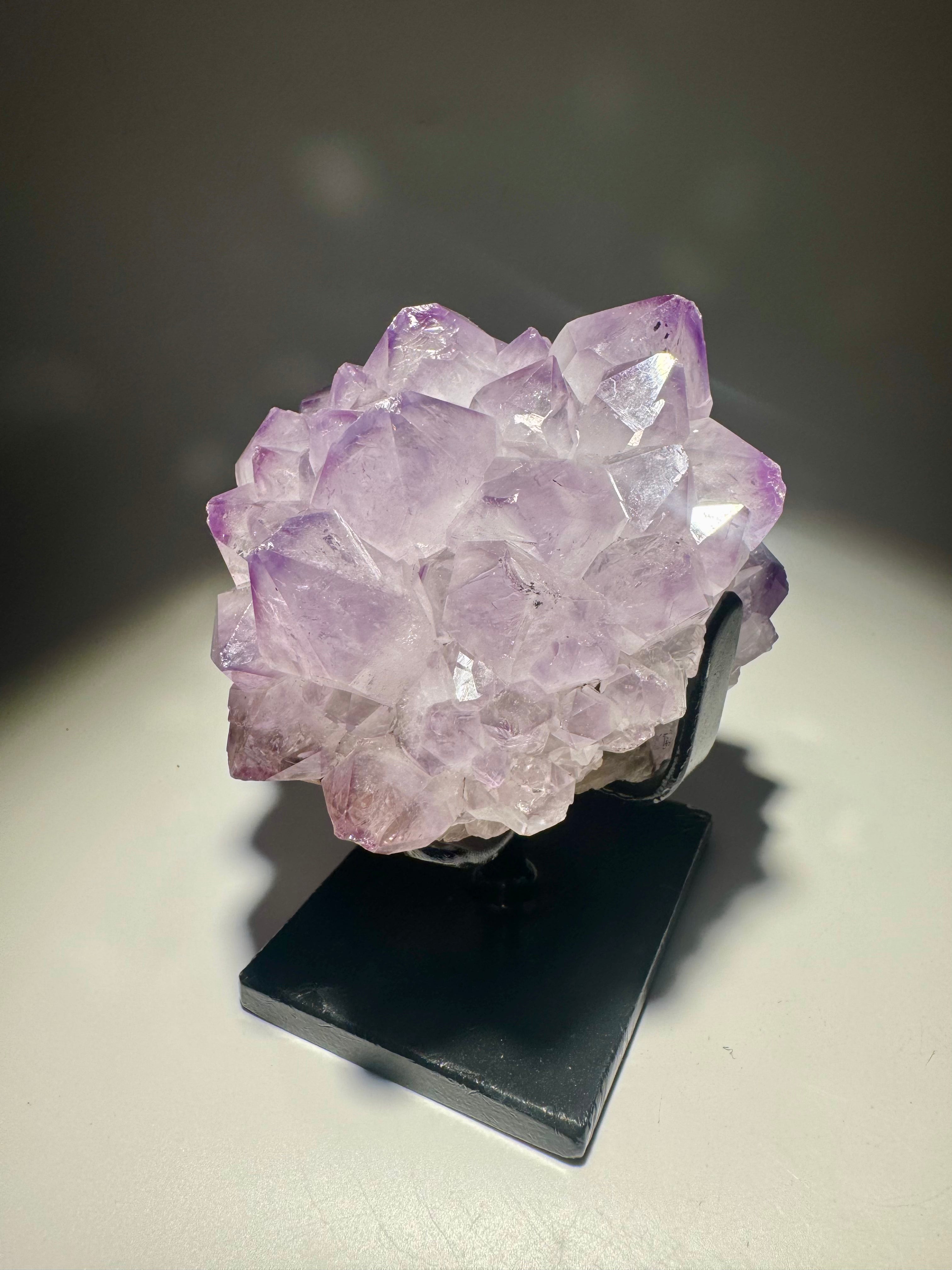 Amethystblüte 10 cm – fliederfarbener Stalaktit mit perfekten Kristallspitzen aus Uruguay 💜✨