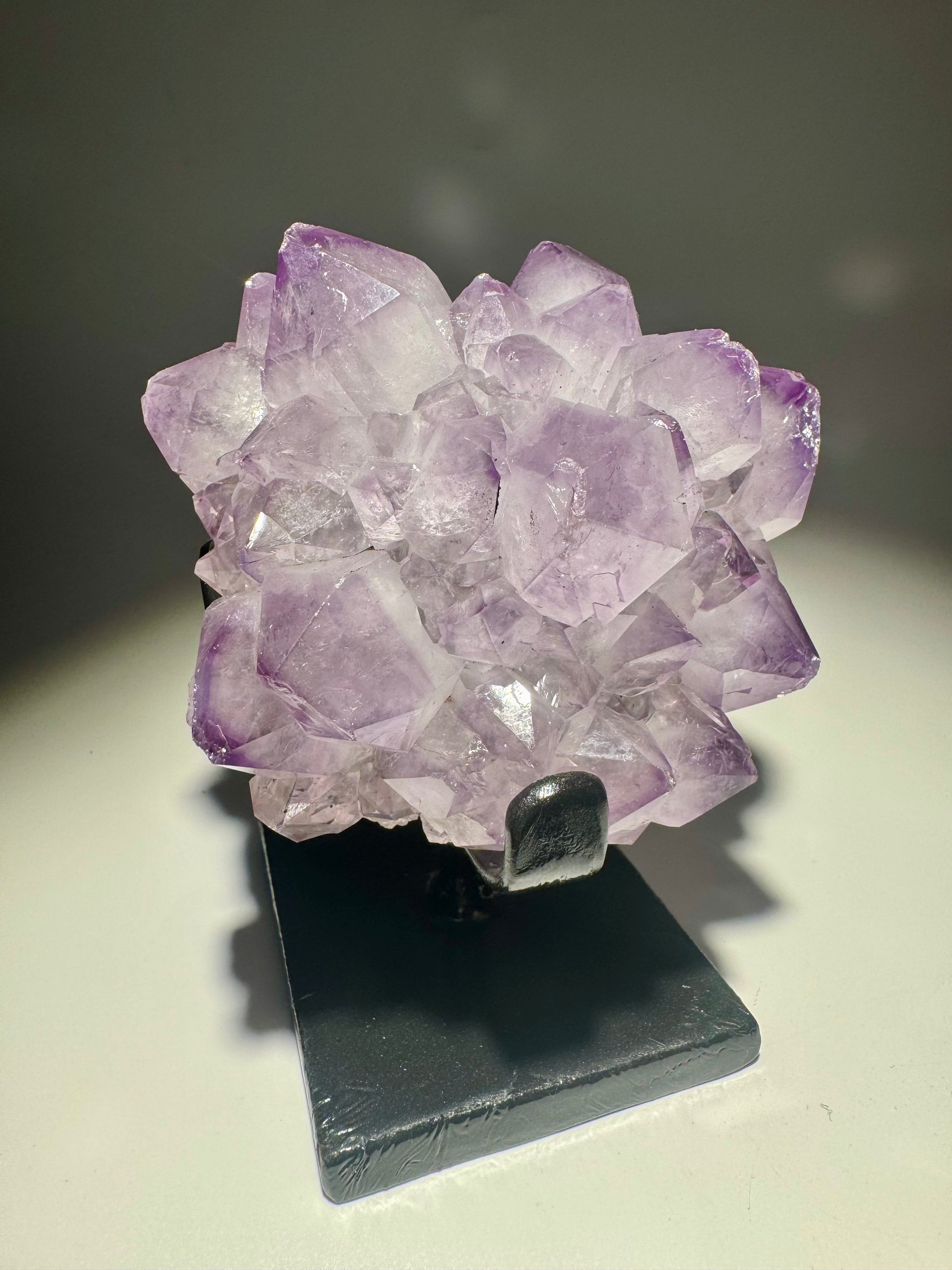 Amethystblüte 10 cm – fliederfarbener Stalaktit mit perfekten Kristallspitzen aus Uruguay 💜✨