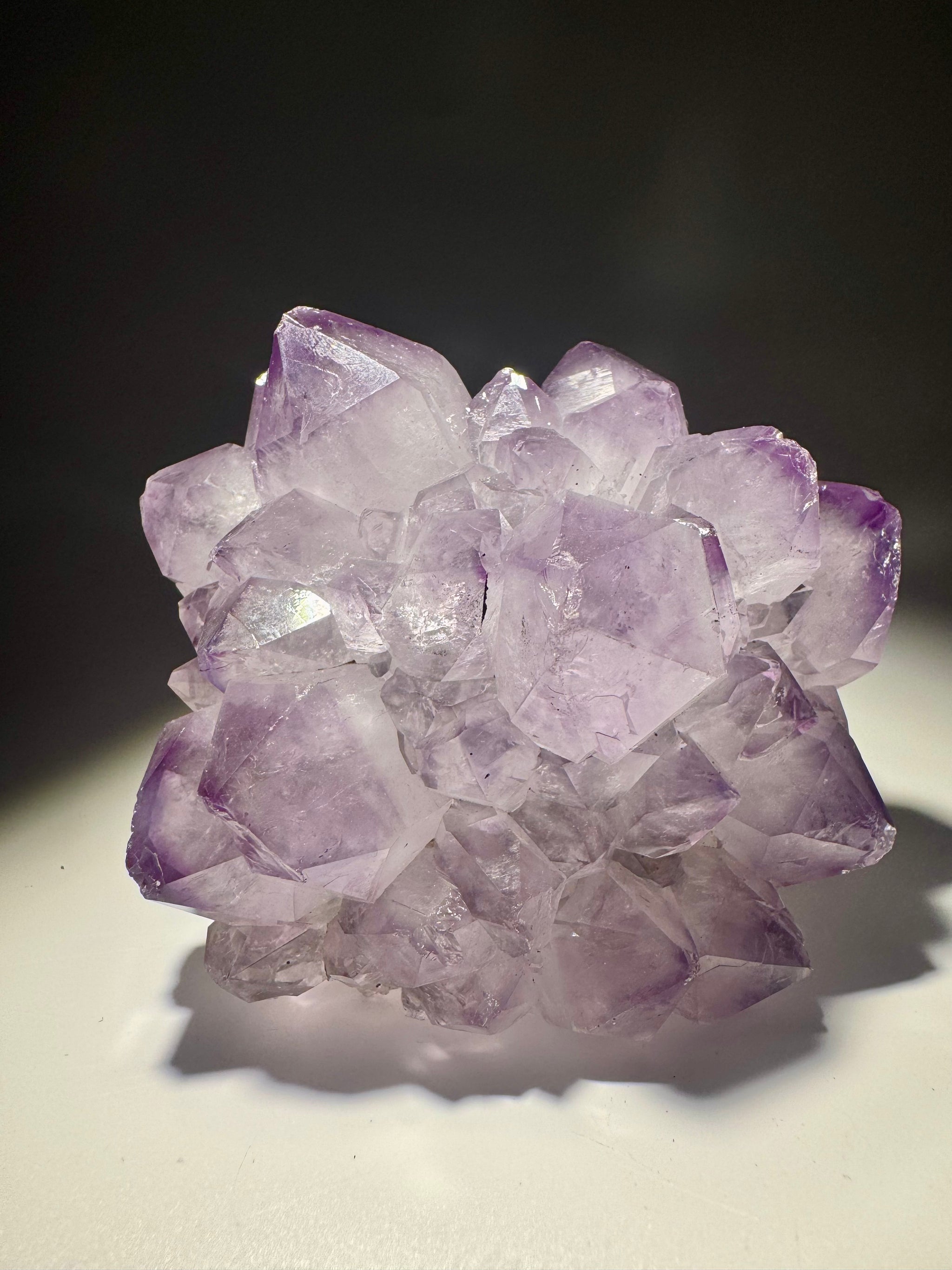 Amethystblüte 10 cm – fliederfarbener Stalaktit mit perfekten Kristallspitzen aus Uruguay 💜✨