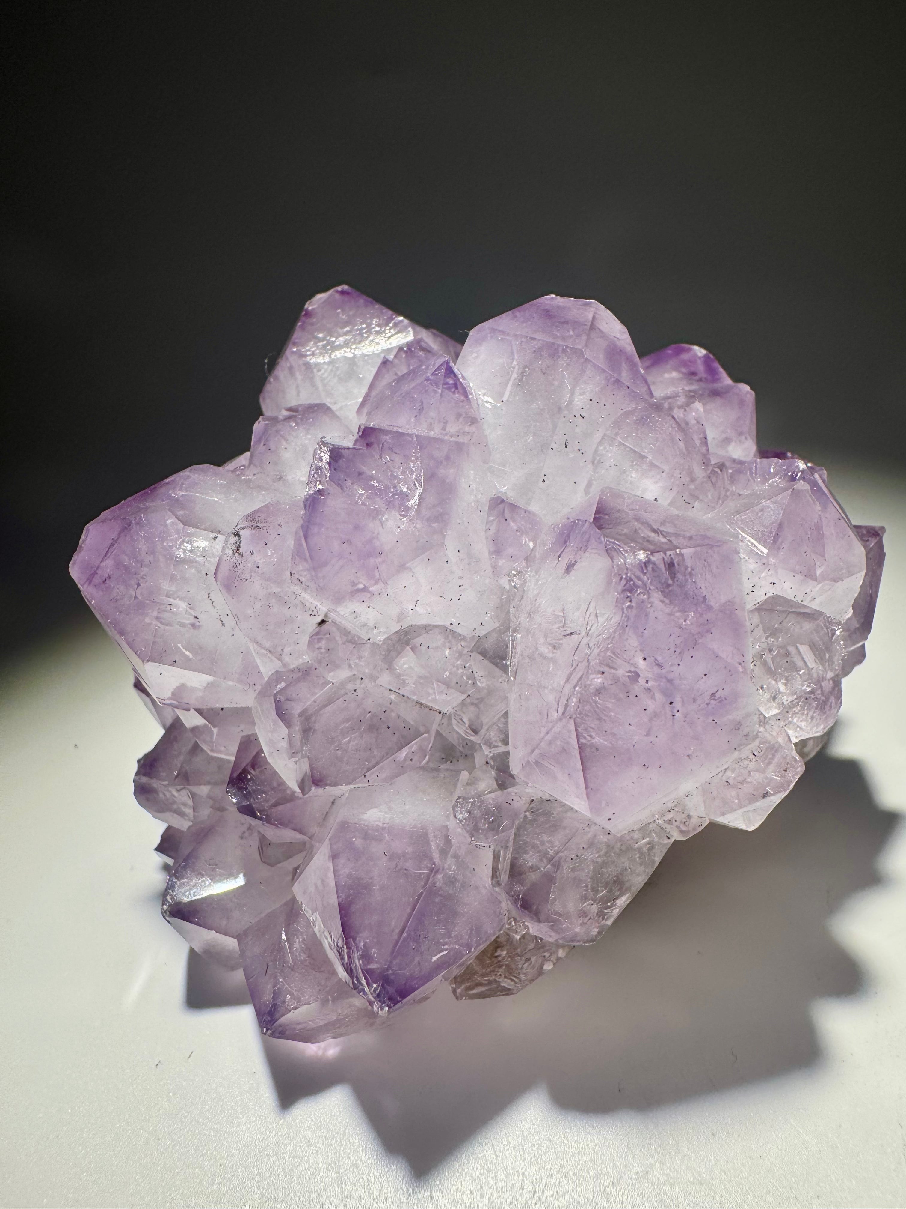 Amethystblüte 10 cm – fliederfarbener Stalaktit mit perfekten Kristallspitzen aus Uruguay 💜✨