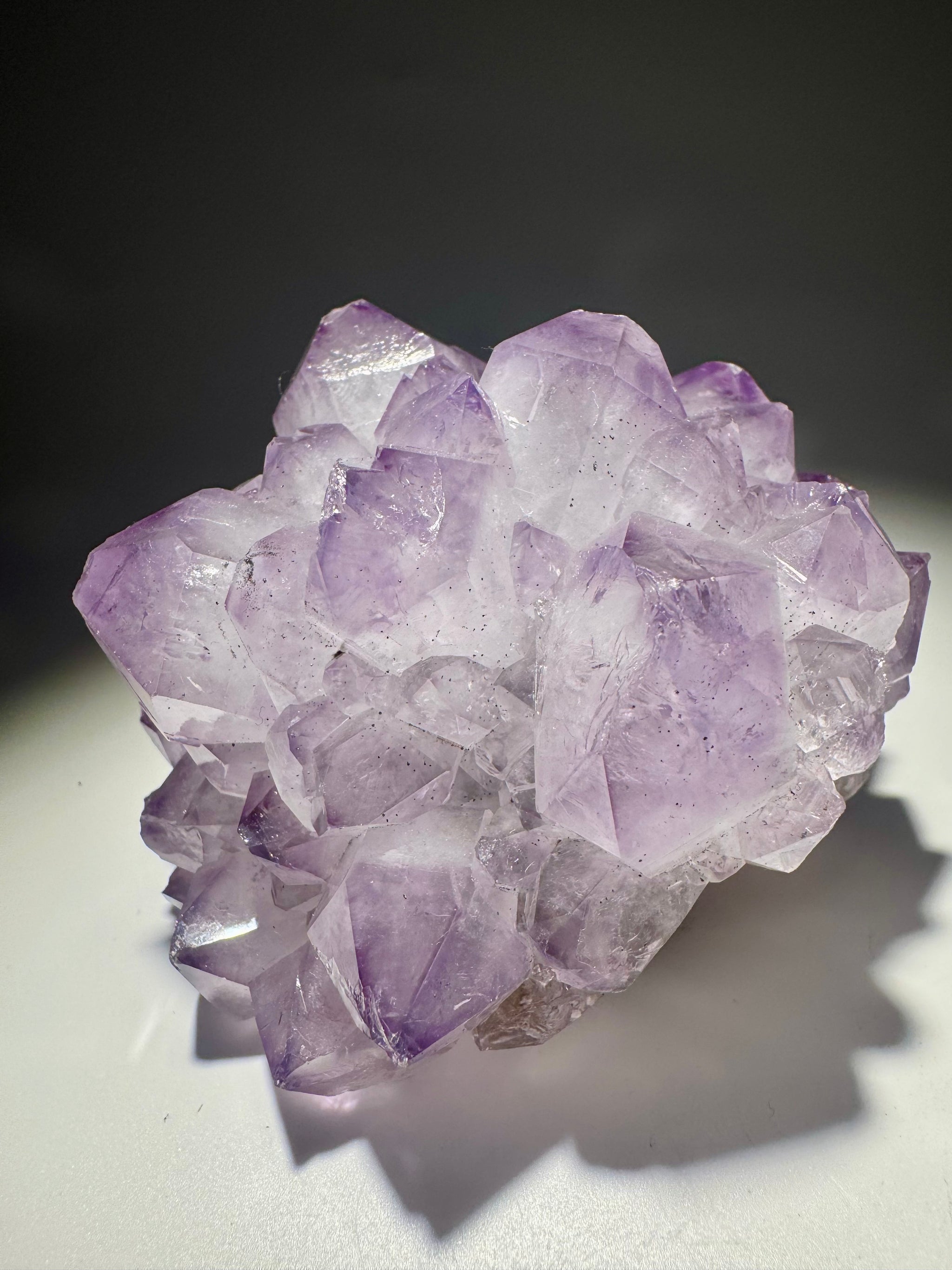 Amethystblüte 10 cm – fliederfarbener Stalaktit mit perfekten Kristallspitzen aus Uruguay 💜✨