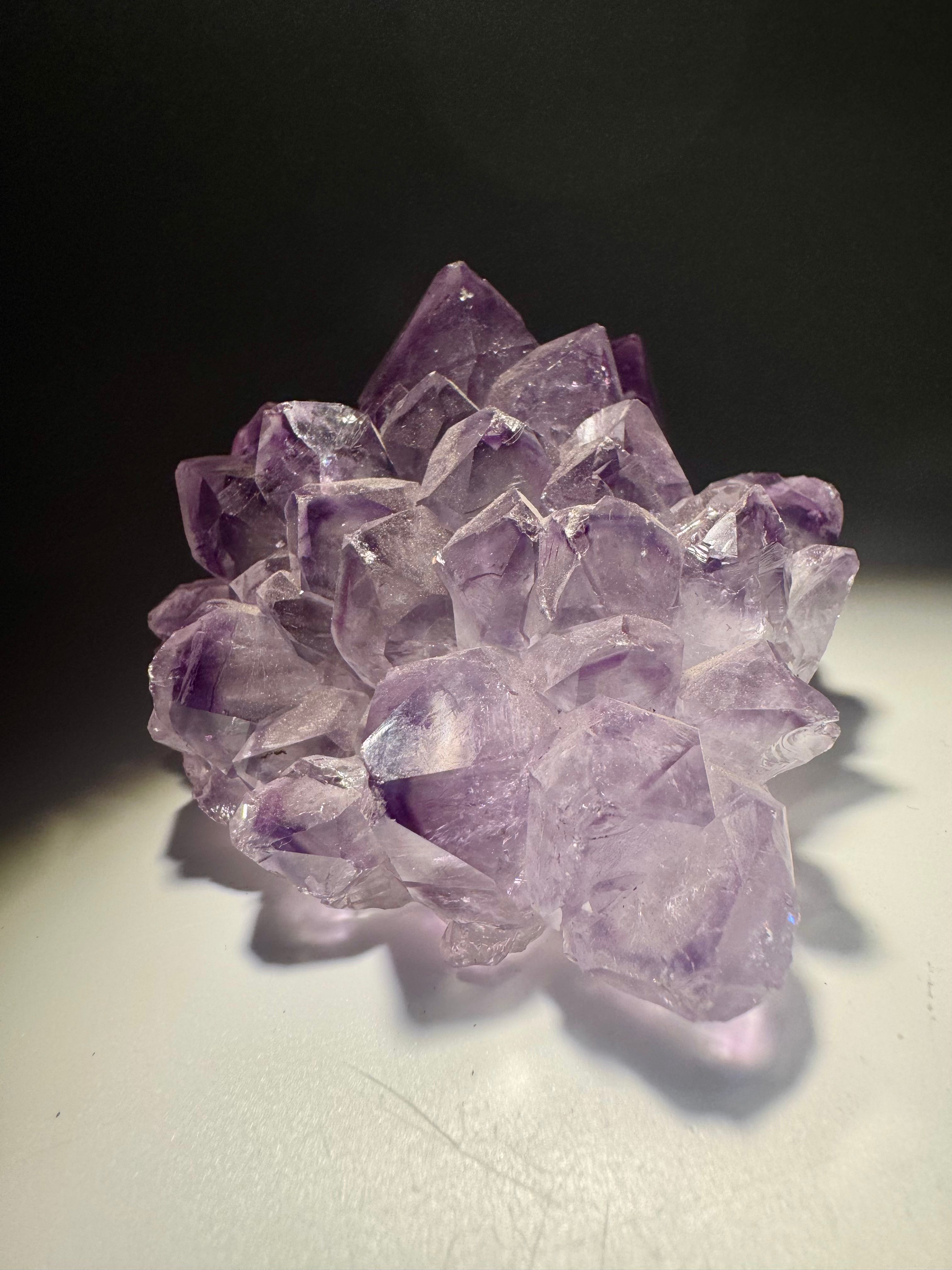 Amethyst Stalaktit Blüte 9,5 cm – transparente Spitzen mit Phantomen aus Uruguay