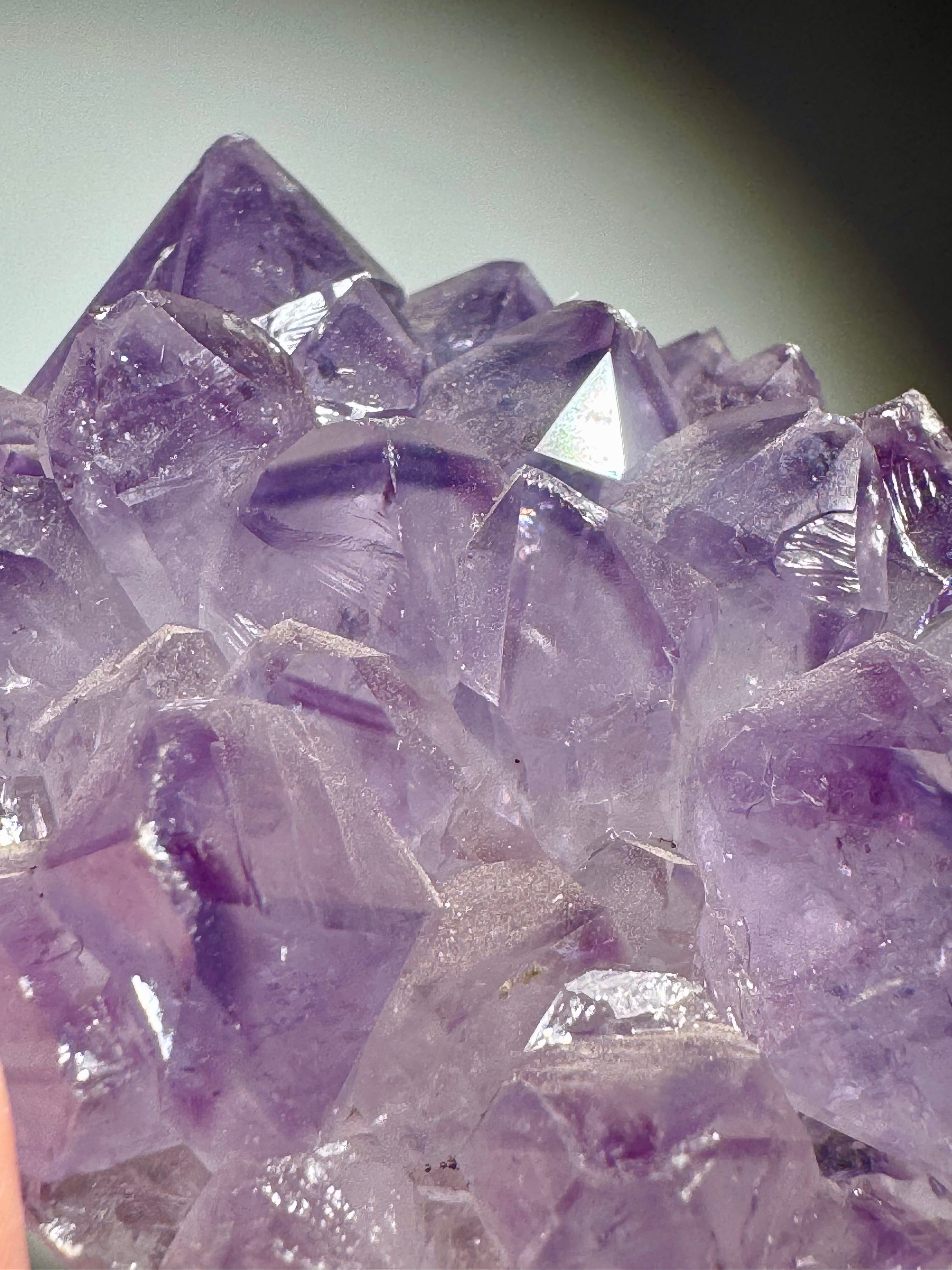 Amethyst Stalaktit Blüte 9,5 cm – transparente Spitzen mit Phantomen aus Uruguay