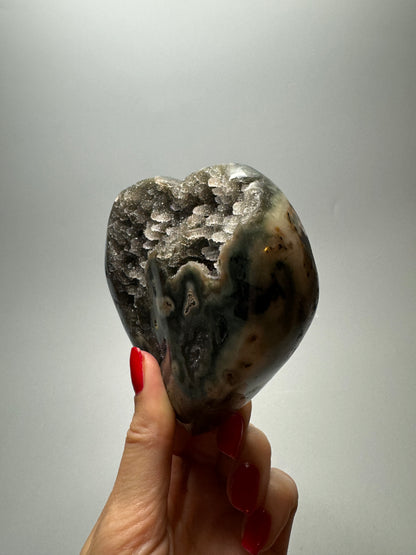 Schönes grosses Amethyst Herz mit Stalaktiten - 10cm, 532g