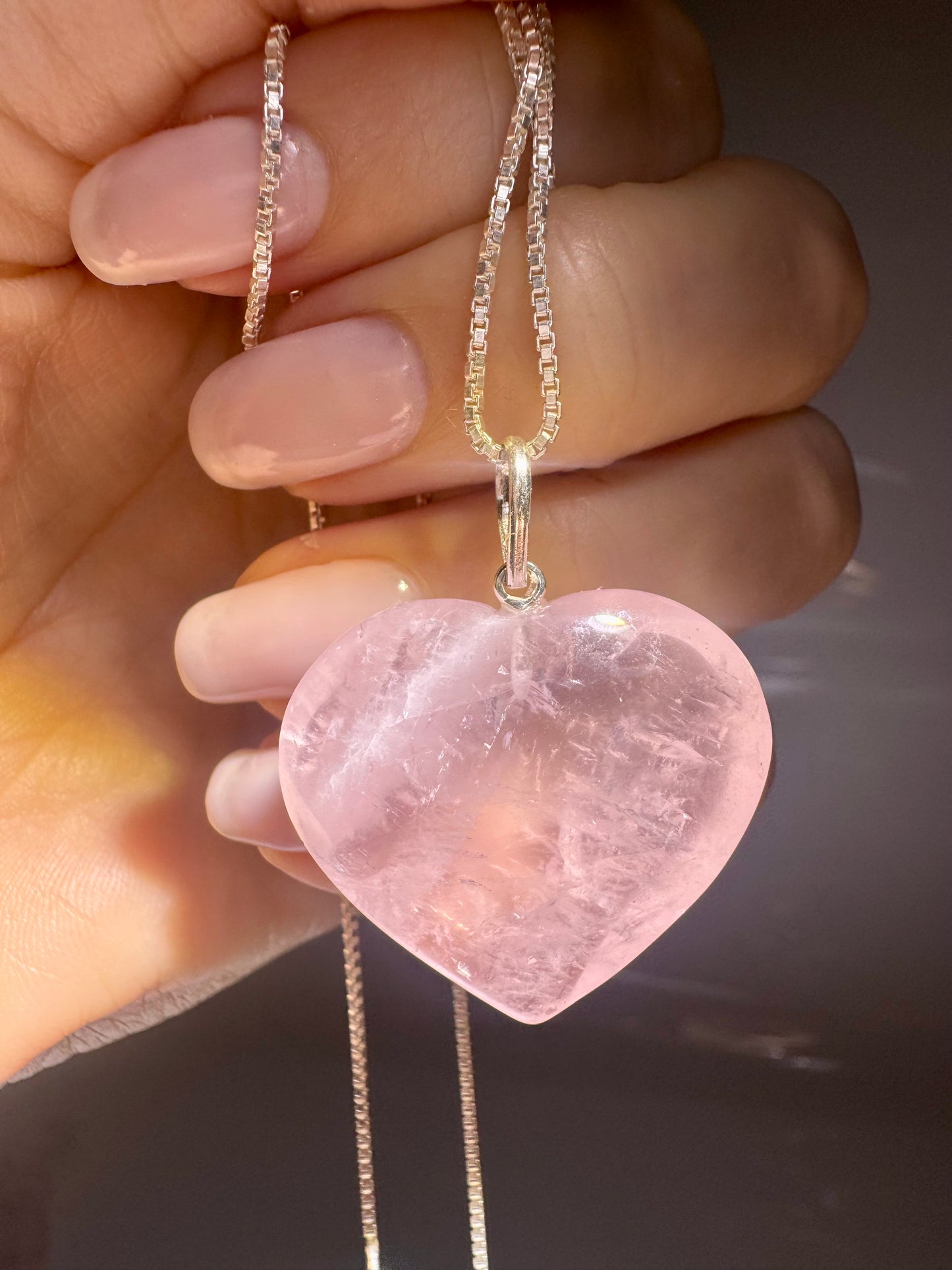 Rosenquarz Herzanhänger 2,5 cm – Liebevoll handgefertigt 💗