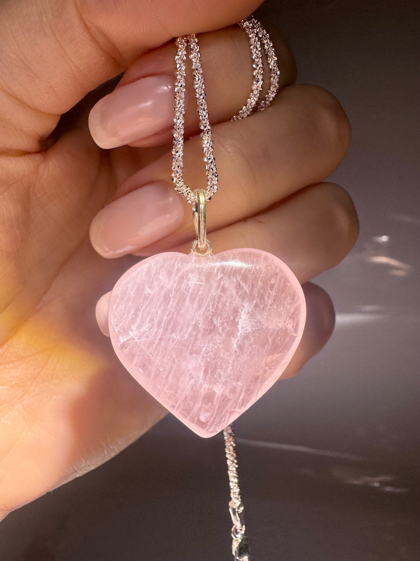 Rosenquarz Herzanhänger 2,5 cm – Liebevoll handgefertigt 💗