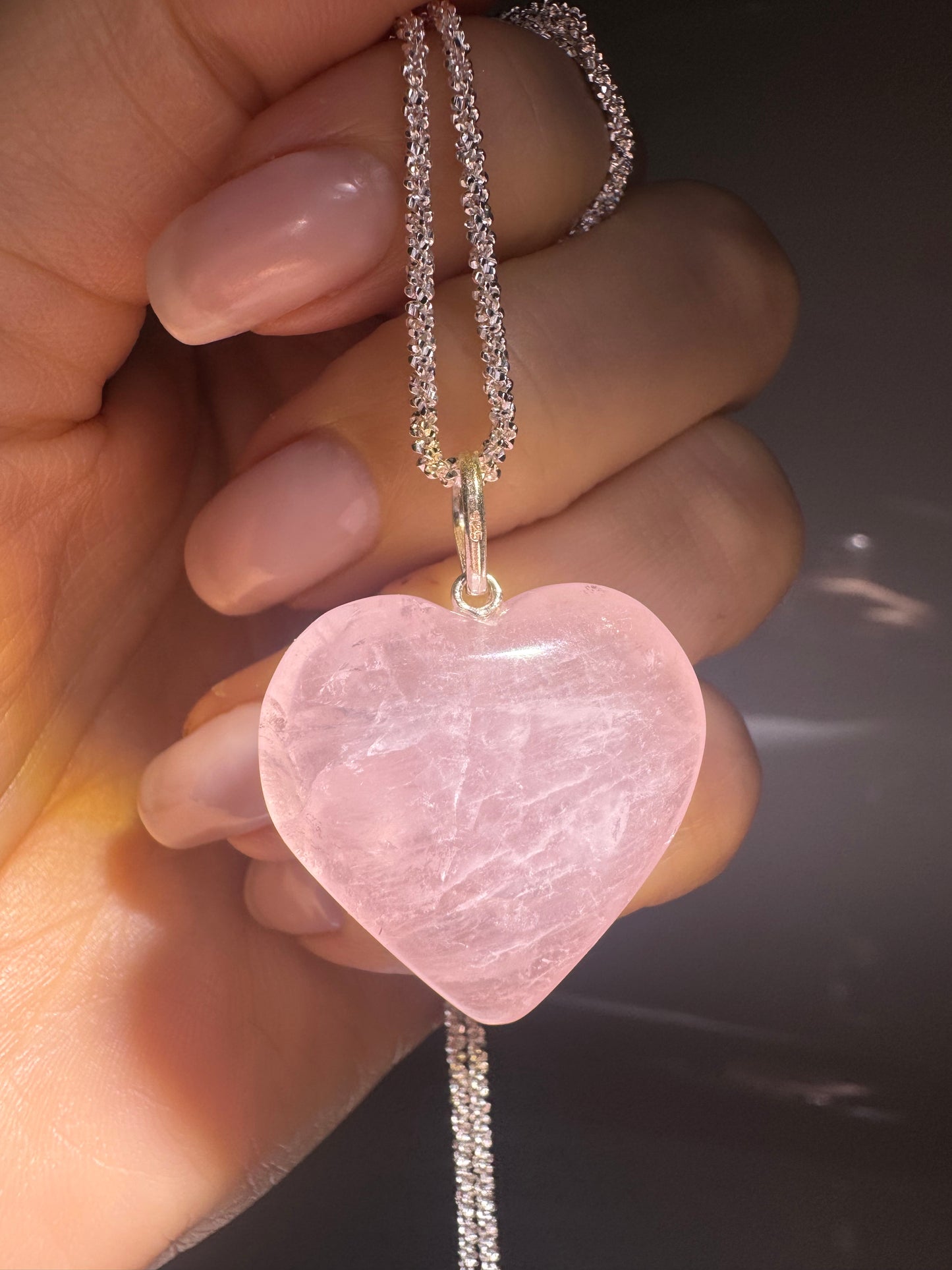 Rosenquarz Herzanhänger 2,5 cm – Liebevoll handgefertigt 💗