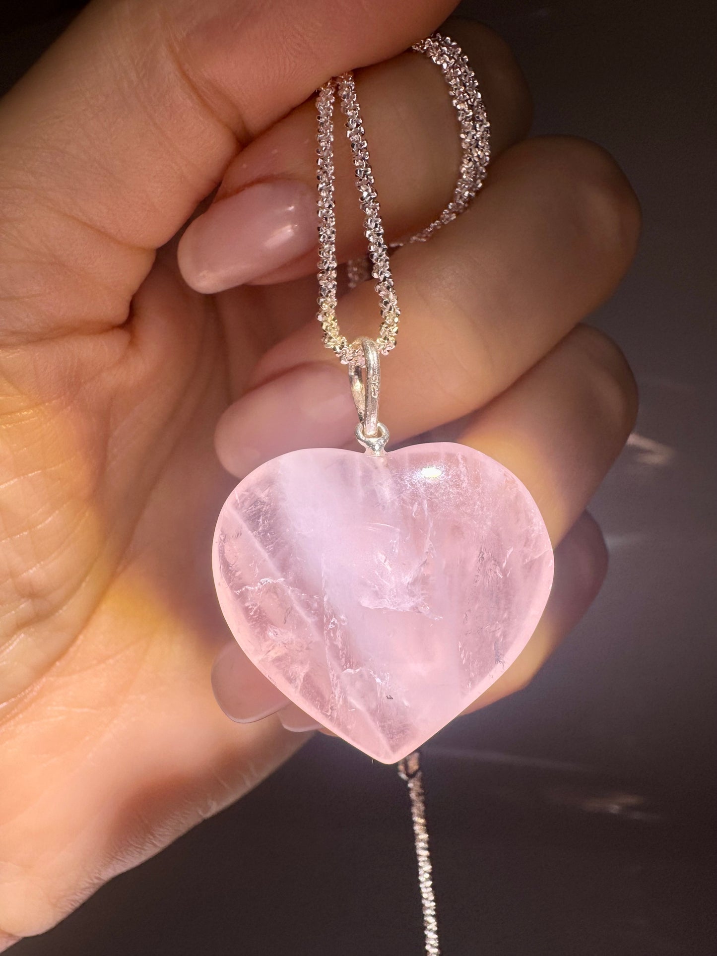 Rosenquarz Herzanhänger 2,5 cm – Liebevoll handgefertigt 💗