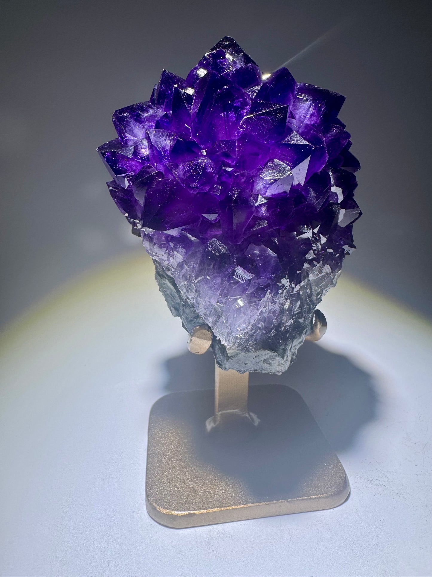 Amethyst Blüte / Blume Uruguay 14,5 cm mit Goldständer | Dunkelviolette Spitzen | 748 g – UNIQUECRYSTALS