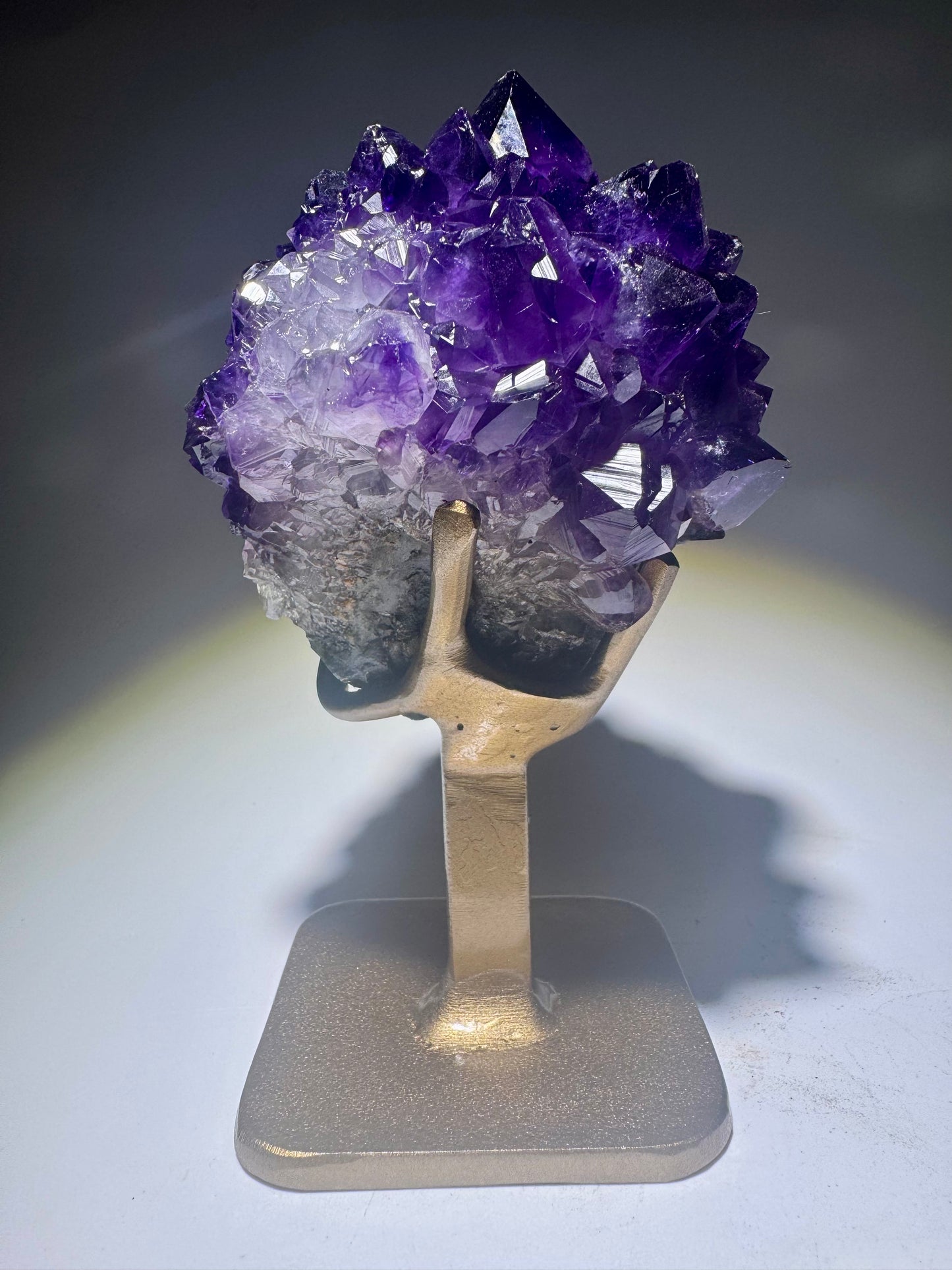 Amethyst Blüte / Blume Uruguay 14,5 cm mit Goldständer | Dunkelviolette Spitzen | 748 g – UNIQUECRYSTALS
