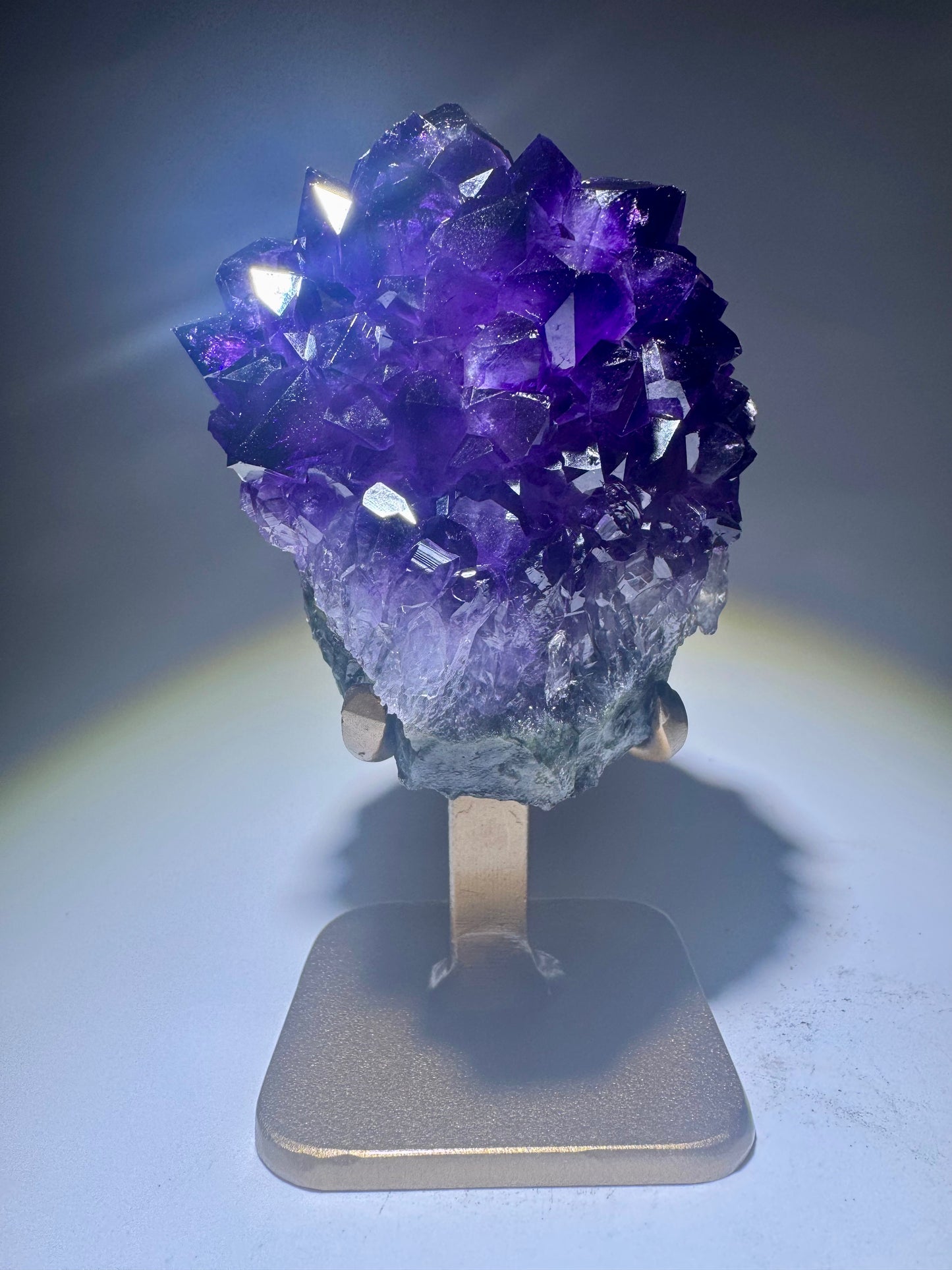 Amethyst Blüte / Blume Uruguay 14,5 cm mit Goldständer | Dunkelviolette Spitzen | 748 g – UNIQUECRYSTALS