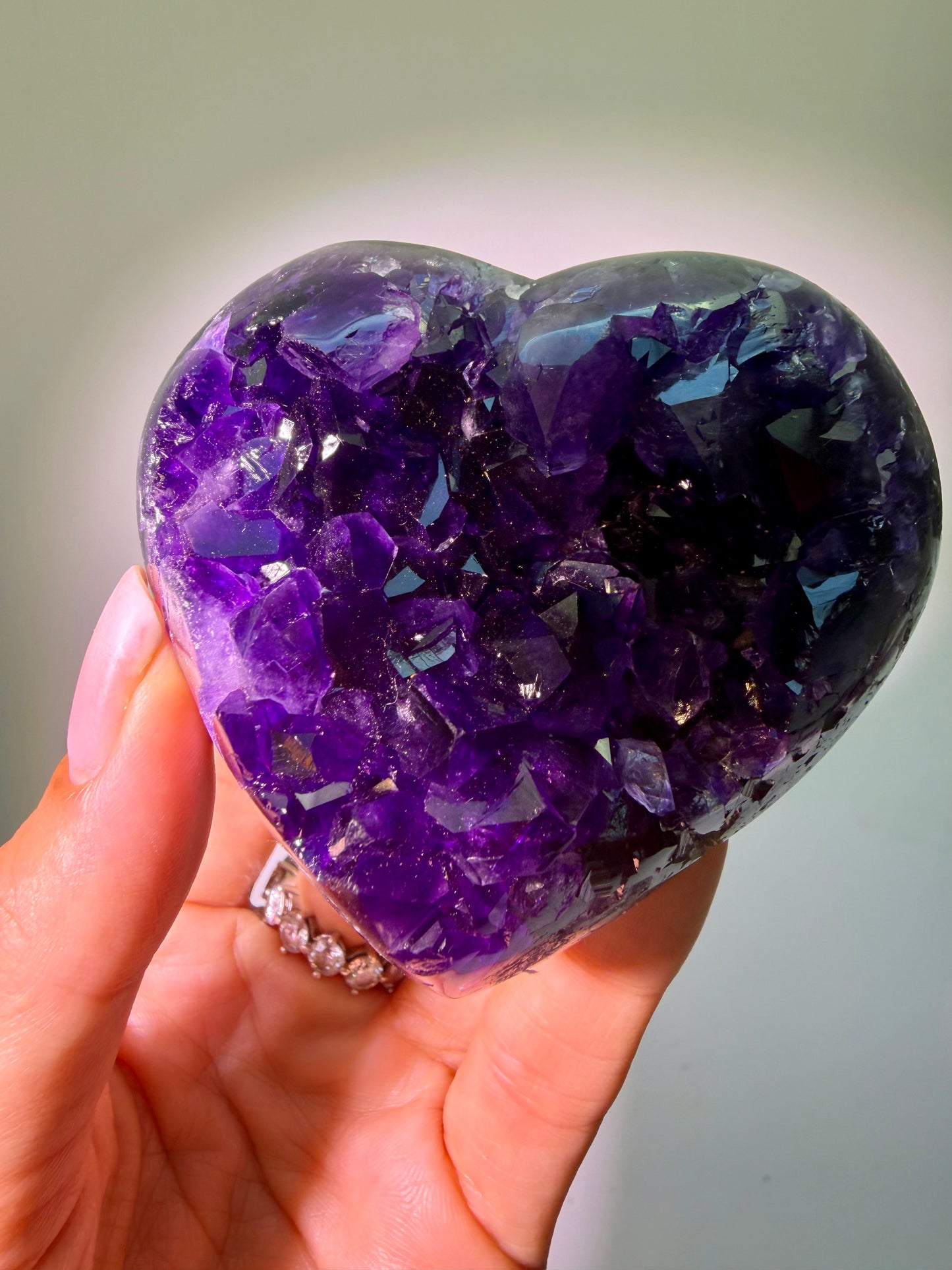 Exklusives Amethyst Herz 7.7 cm – 241 g | Heilsteinherz aus Uruguay