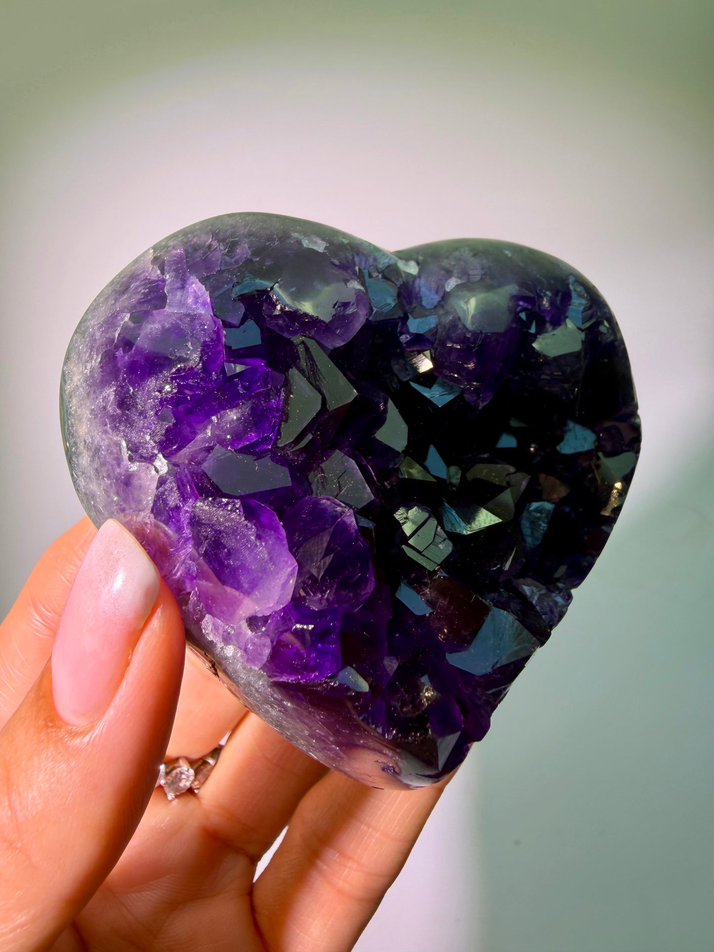 Exklusives Amethyst Herz 7.7 cm – 241 g | Heilsteinherz aus Uruguay