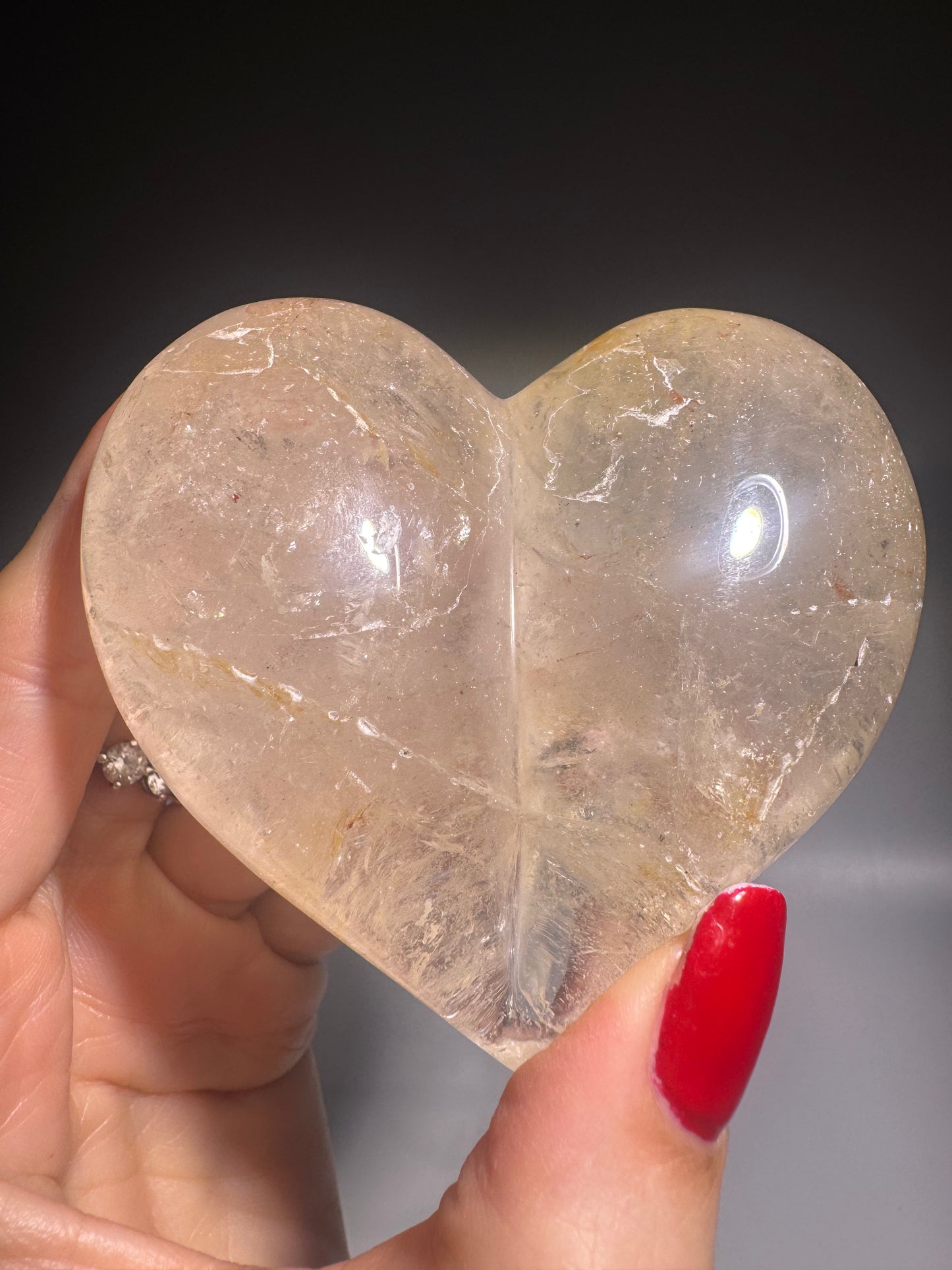 Crystal hearts made of quartz / clear quartz – transparent & champagne-colored