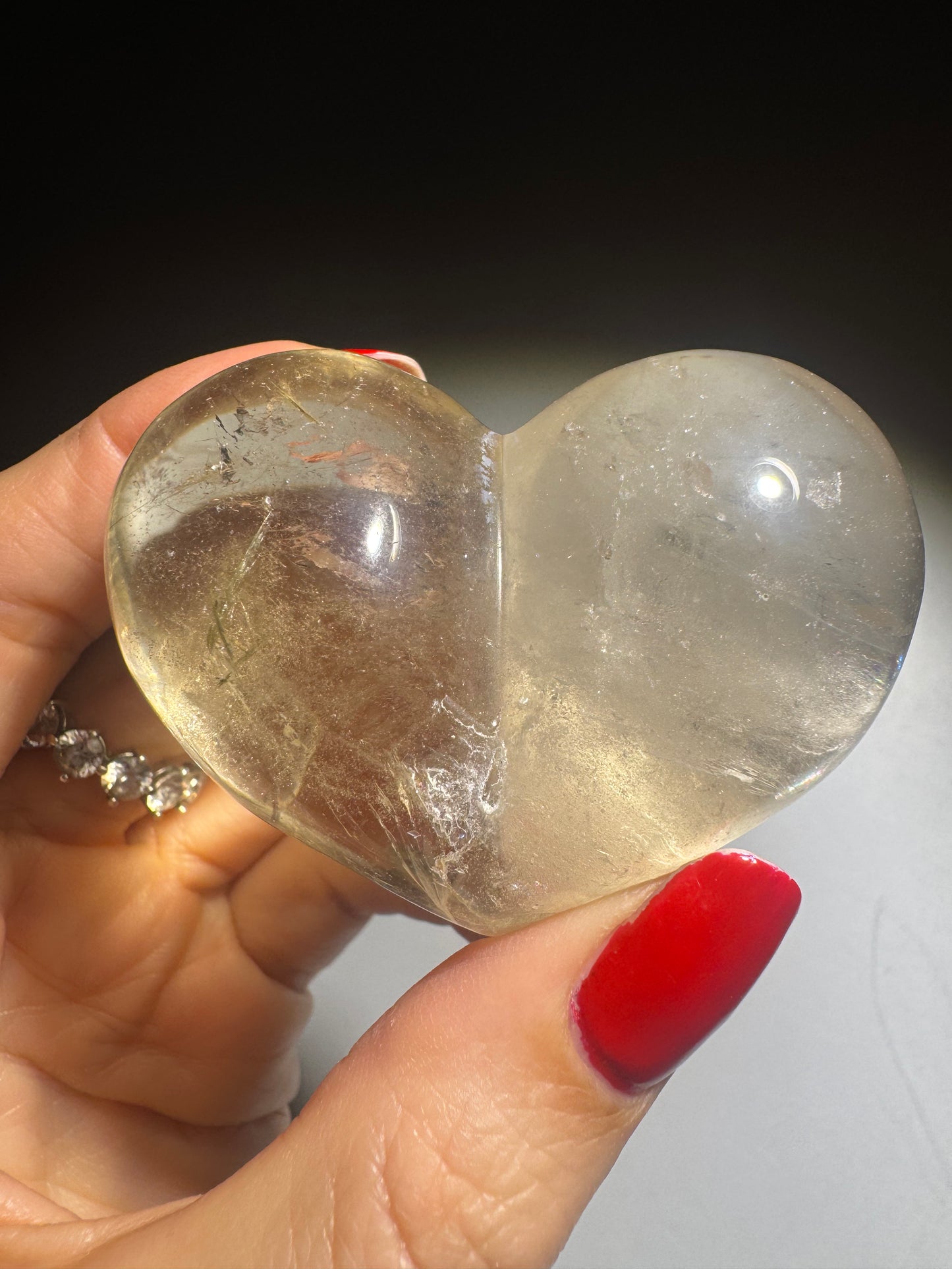 Crystal hearts made of quartz / clear quartz – transparent & champagne-colored