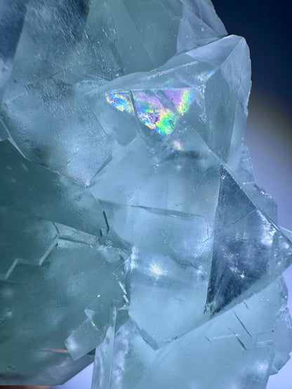 Wunderschöner 1 A Fluorit mit Regenbogen - 9.4, 343g