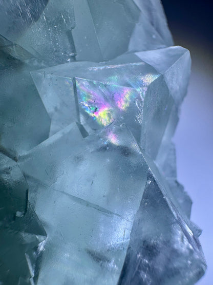 Wunderschöner 1 A Fluorit mit Regenbogen - 9.4, 343g