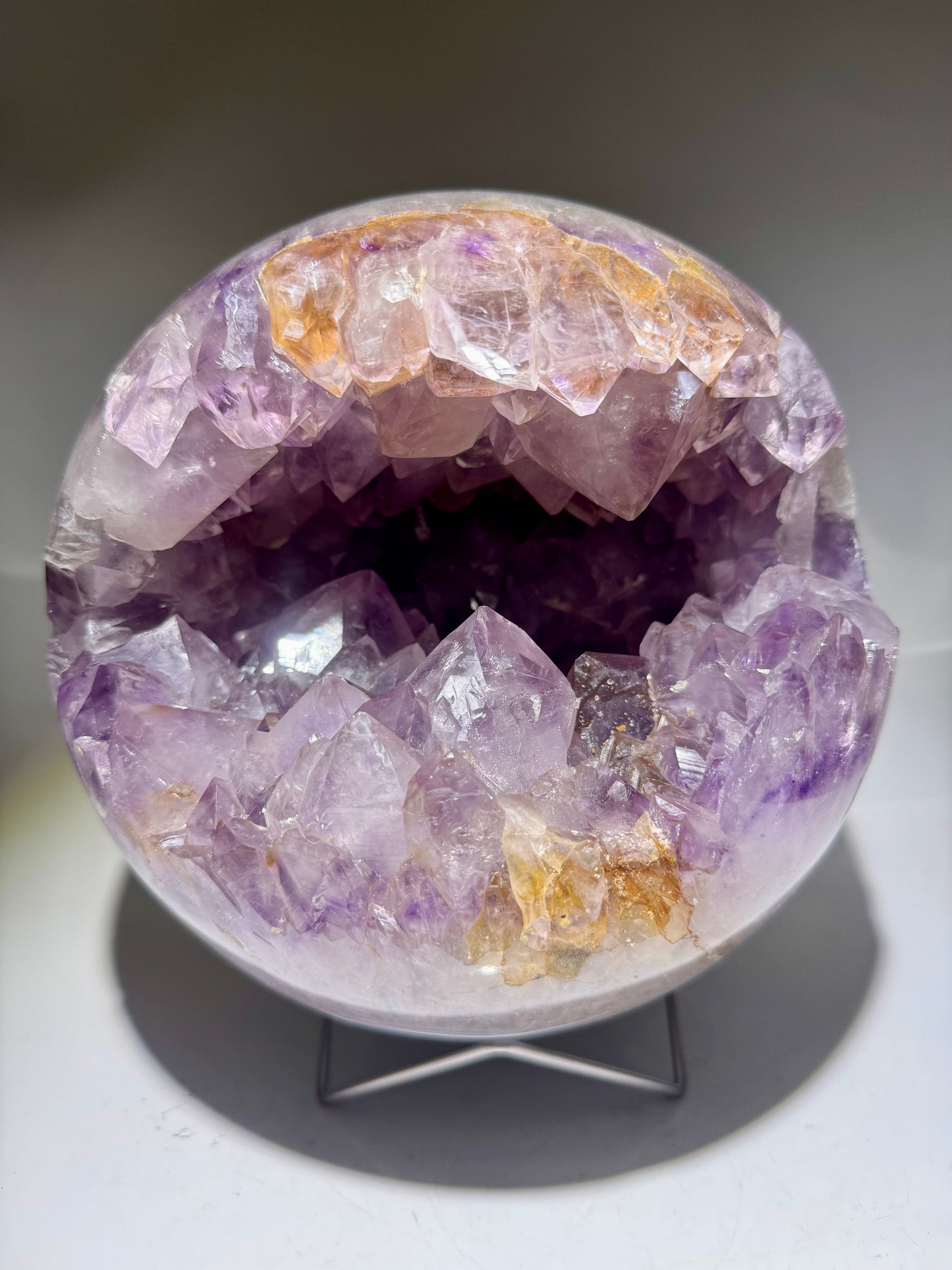 Riesige Amethystkugel 21 cm – 12 kg Naturkraft & zeitlose Schönheit 💜