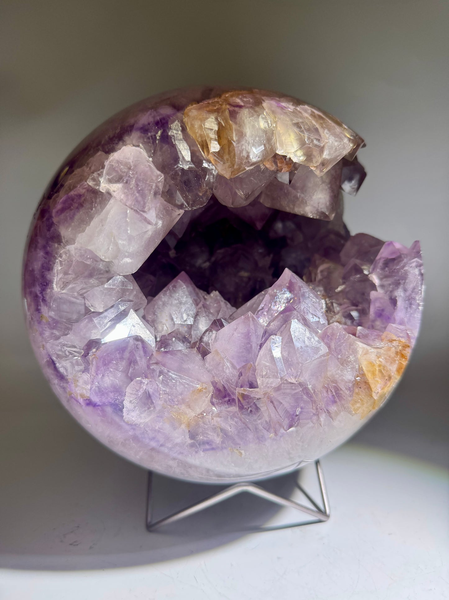 Riesige Amethystkugel 21 cm – 12 kg Naturkraft & zeitlose Schönheit 💜