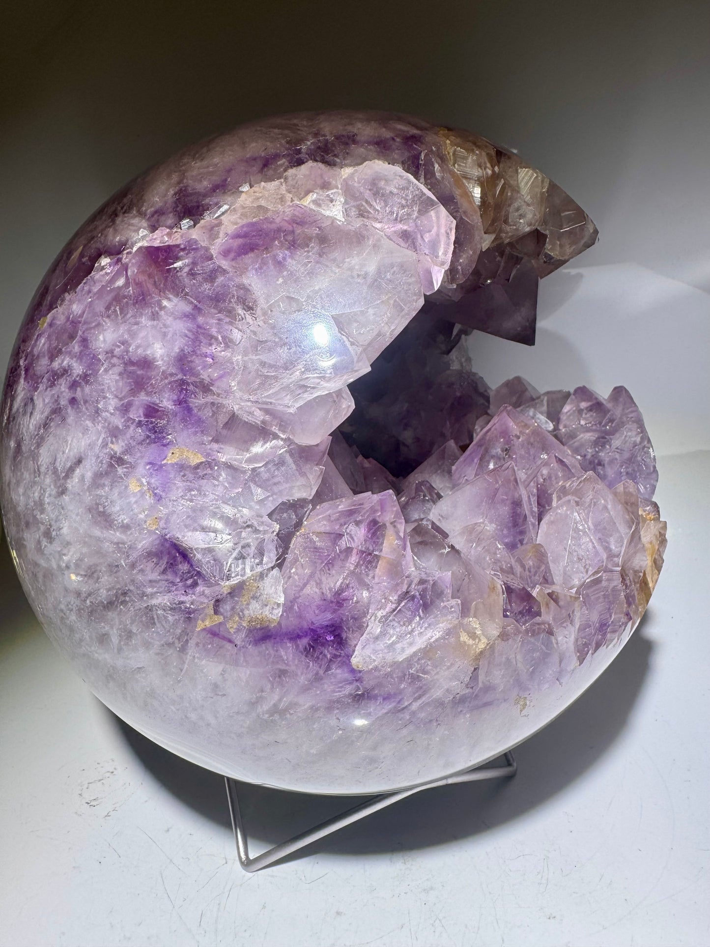 Riesige Amethystkugel 21 cm – 12 kg Naturkraft & zeitlose Schönheit 💜