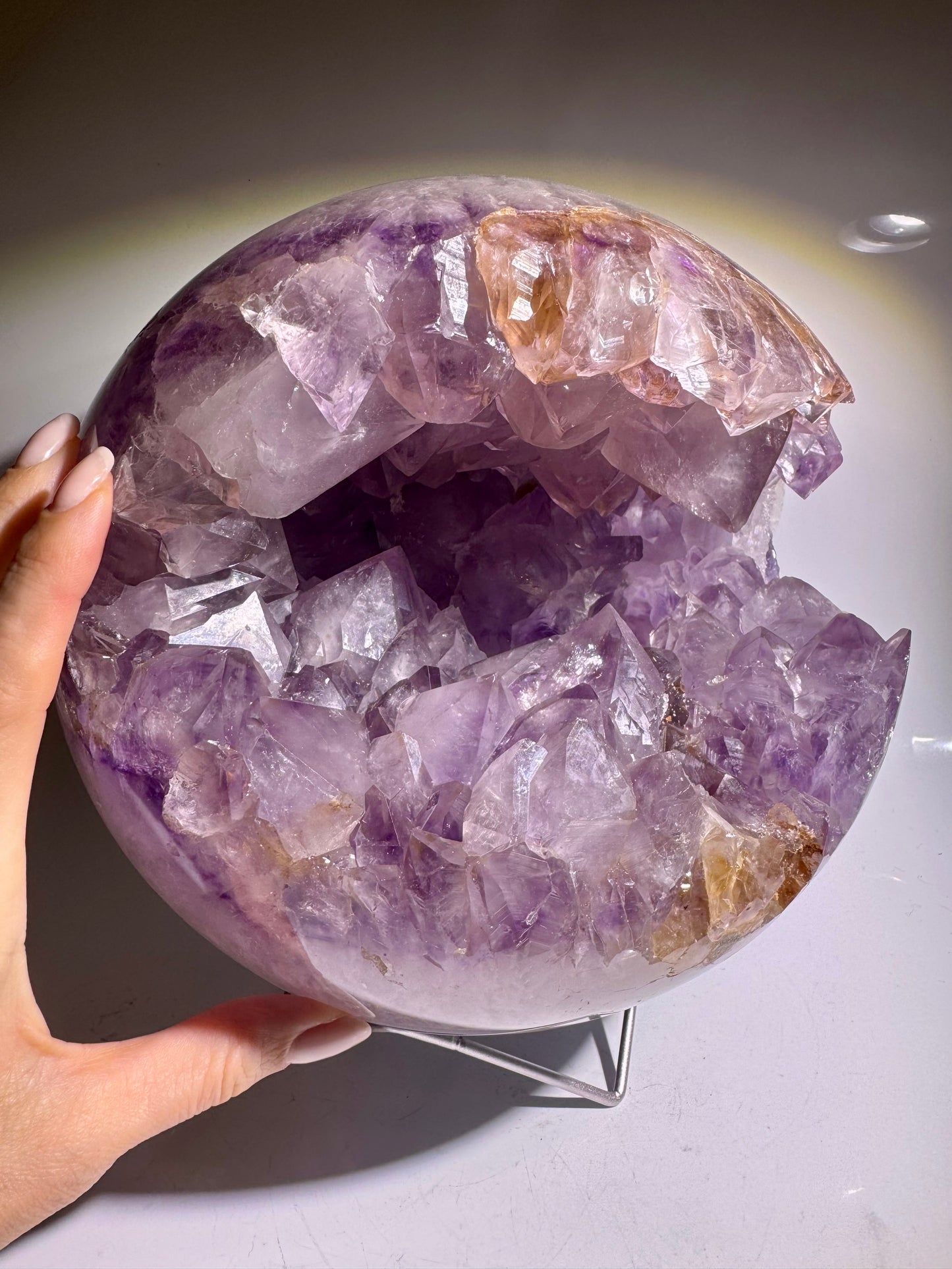 Riesige Amethystkugel 21 cm – 12 kg Naturkraft & zeitlose Schönheit 💜