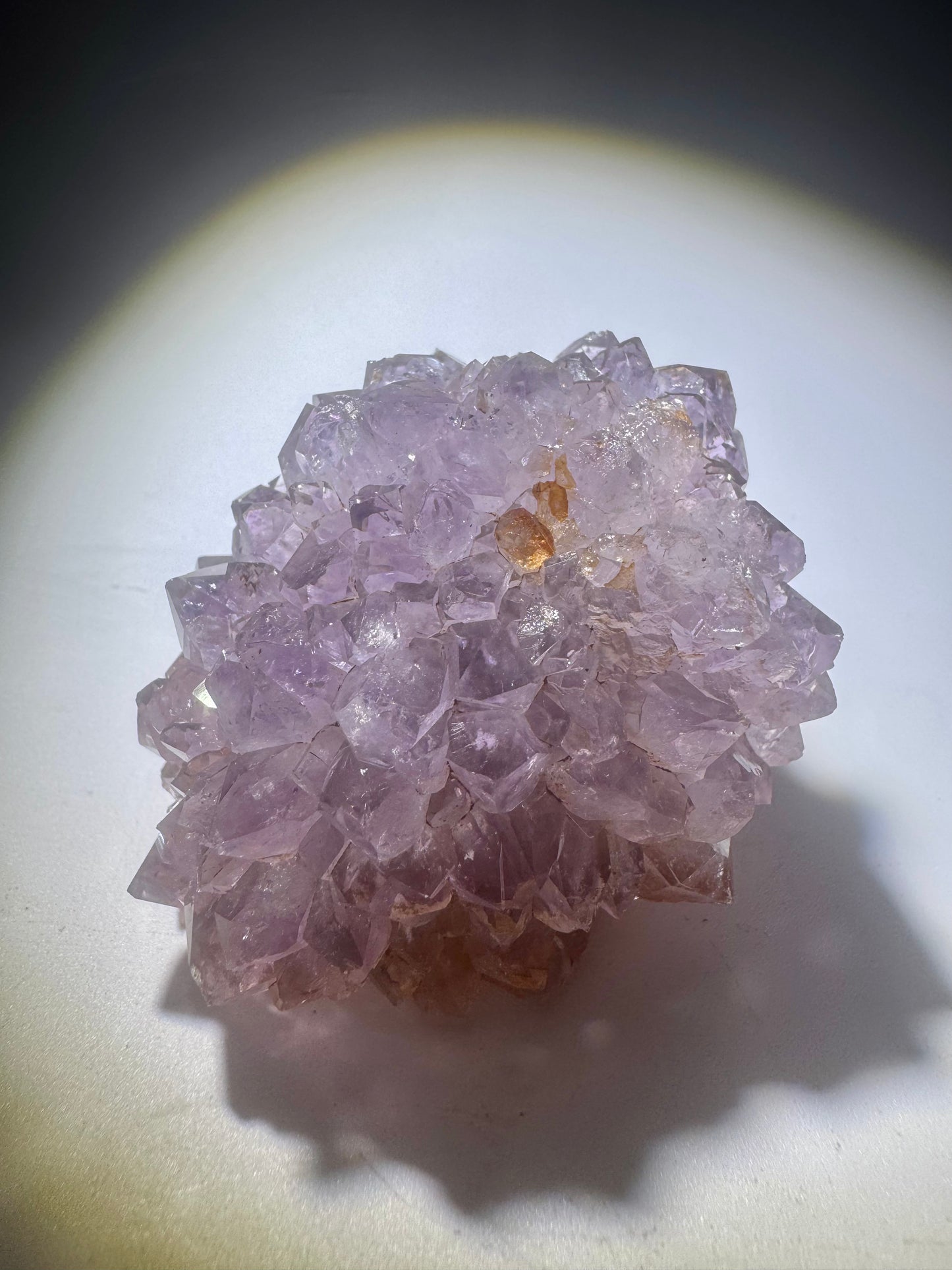Süsse lila Amethystblume / Stalaktit aus Uruguay – Kleine Kristallblüte mit Glanz, 5,4 cm