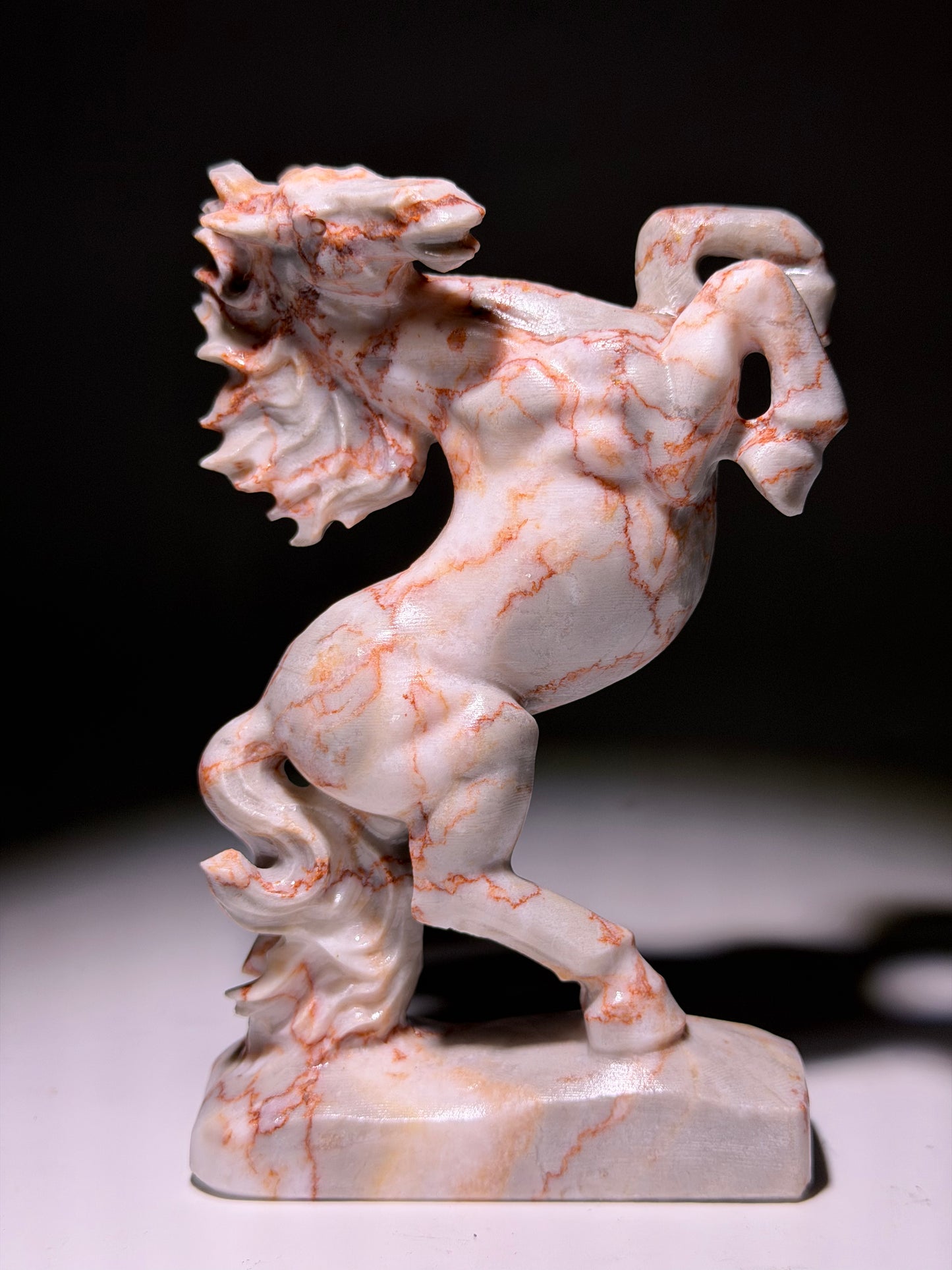 Jade Pferd aus Brasilien – fein gearbeitete Naturstein Skulptur | 12,6 cm