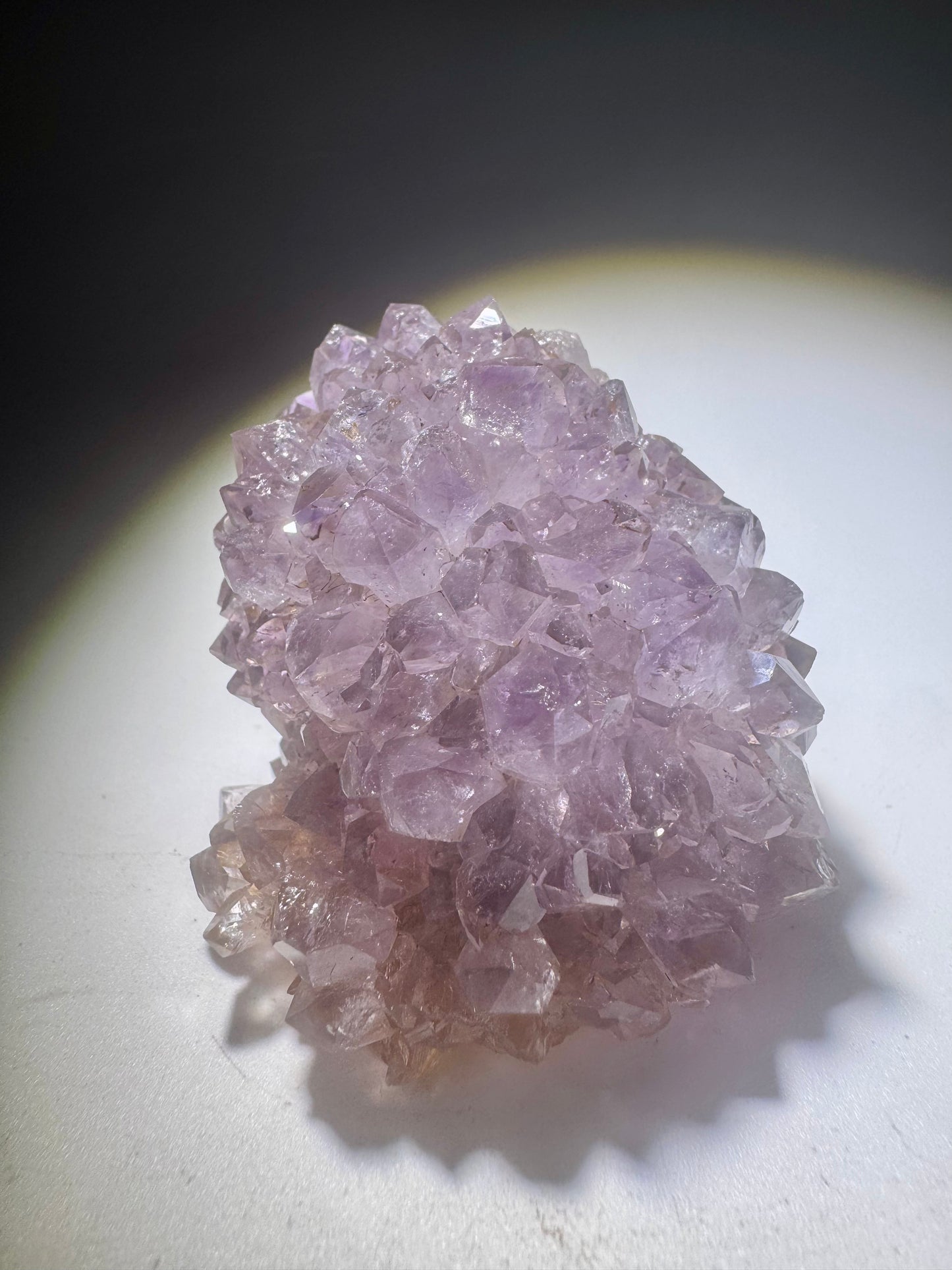 Süsse lila Amethystblume / Stalaktit aus Uruguay – Kleine Kristallblüte mit Glanz, 5,4 cm