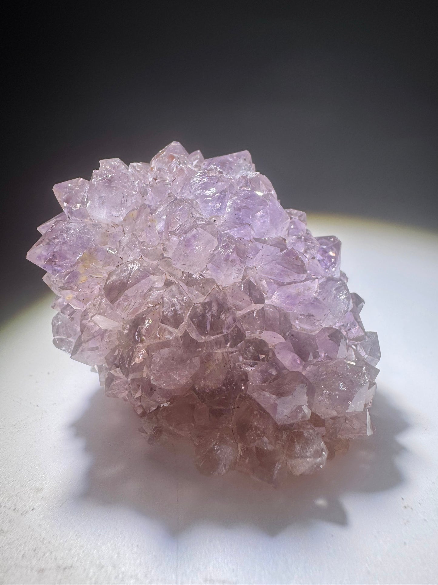 Süsse lila Amethystblume / Stalaktit aus Uruguay – Kleine Kristallblüte mit Glanz, 5,4 cm