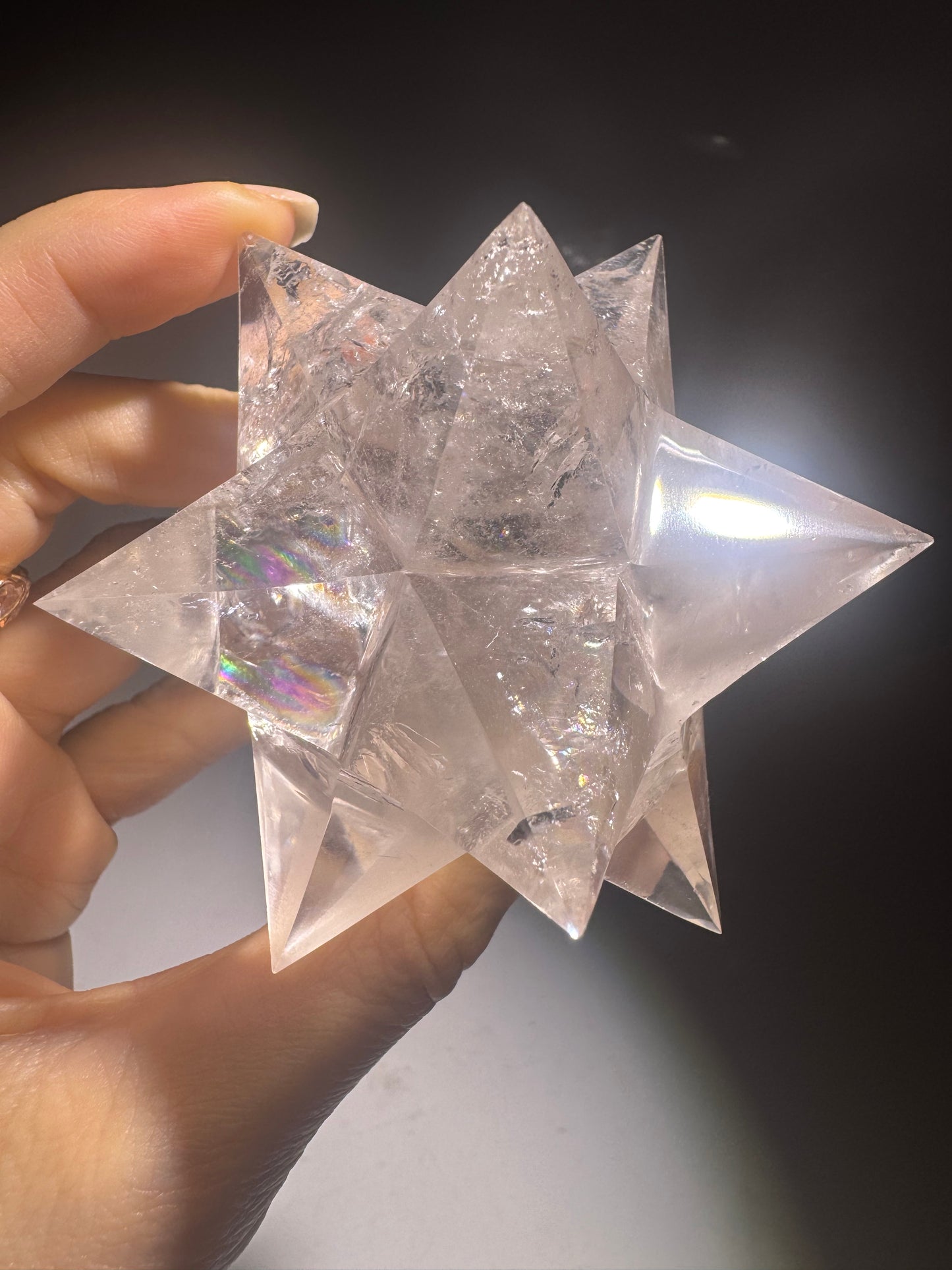 Bergkristall Merkaba 8,2 cm mit Regenbogen – Klarheit, Geometrie & Lichtkraft 💎