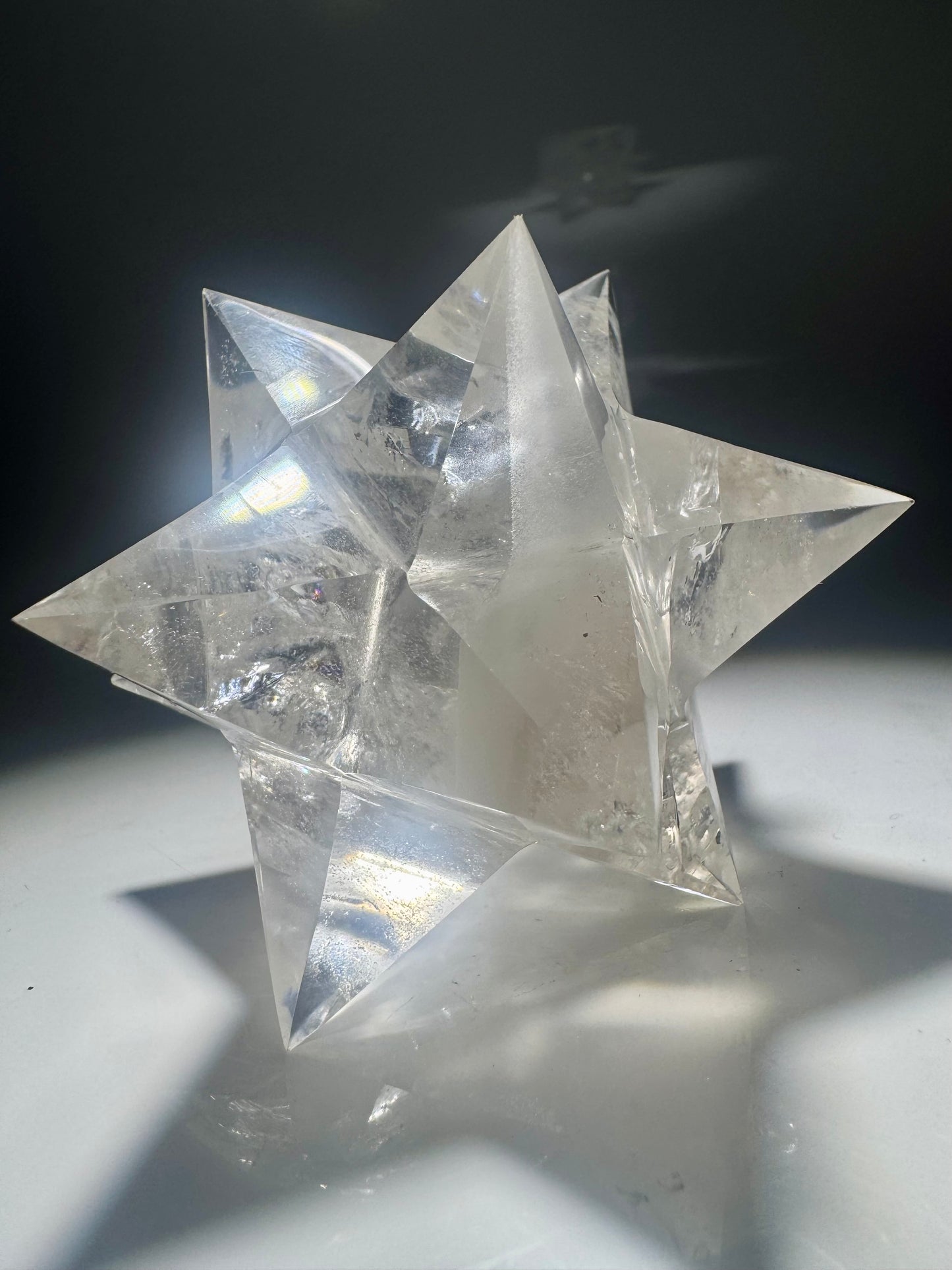 Bergkristall Merkaba 8,2 cm mit Regenbogen – Klarheit, Geometrie & Lichtkraft 💎