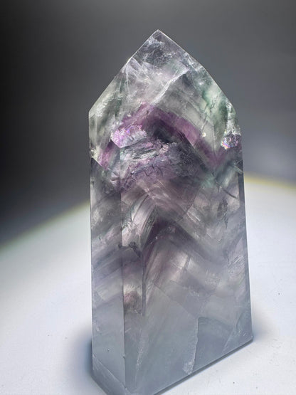Fluorit-Spitze grün-lila mit Phantomlinien – klare Kristallqualität aus Brasilien, 10.3 cm