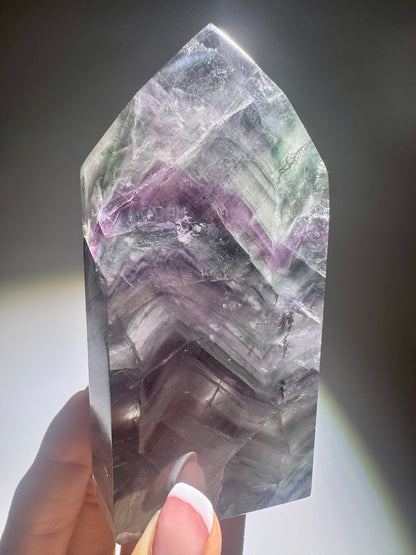 Fluorit-Spitze grün-lila mit Phantomlinien – klare Kristallqualität aus Brasilien, 10.3 cm
