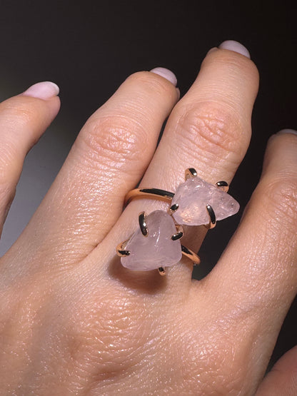 Rosenquarz Ring mit 18k vergoldeter Fassung – natürlicher Heilstein für Herzöffnung