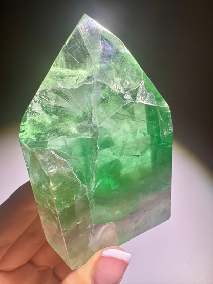 Seltene grasgrüne klare Fluoritspitze, 8,2 cm hoch, 221 g, Brasilien