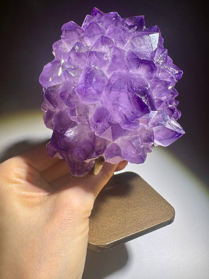Zauberhafte Amethystblüte aus Uruguay – Stalaktit-Edelstein