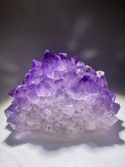 Zauberhafte Amethystblüte aus Uruguay – Stalaktit-Edelstein