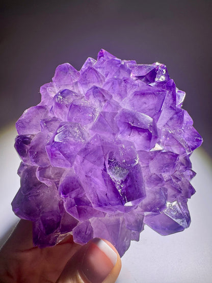 Zauberhafte Amethystblüte aus Uruguay – Stalaktit-Edelstein