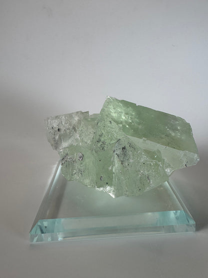 Ganz klarer Glas-Fluorit – 9.7 cm, 353 g, brillanter Edelstein in höchster Qualität