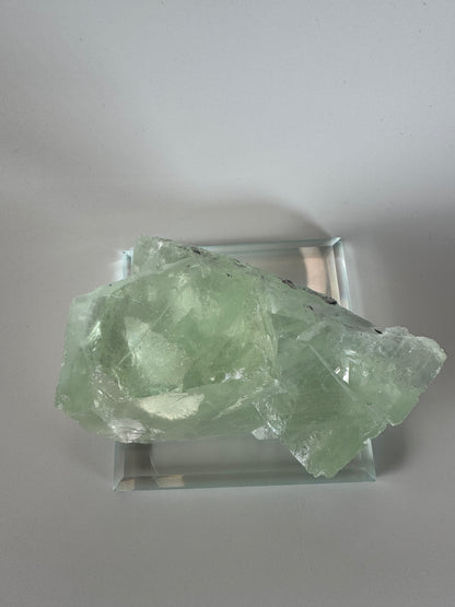 Ganz klarer Glas-Fluorit – 9.7 cm, 353 g, brillanter Edelstein in höchster Qualität
