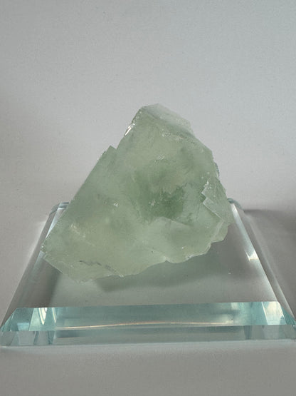 Bezaubernder mint grüner Glas-Fluorit - 6.5cm, 183g