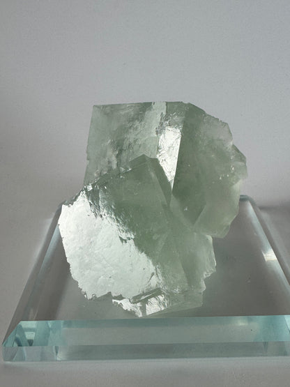 Bezaubernder mint grüner Glas-Fluorit - 6.5cm, 183g