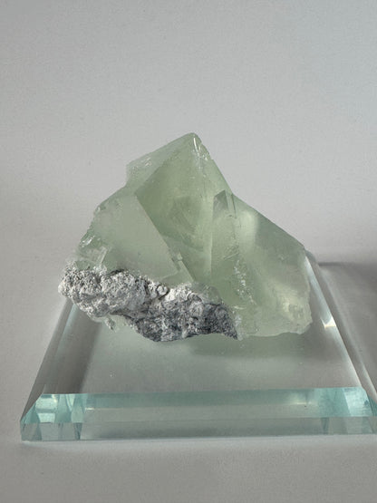 Bezaubernder mint grüner Glas-Fluorit - 6.5cm, 183g