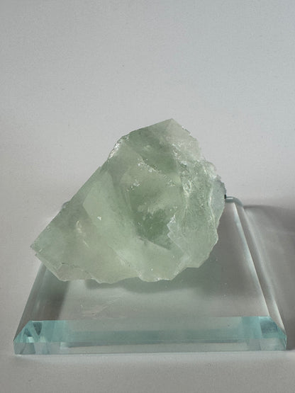 Bezaubernder mint grüner Glas-Fluorit - 6.5cm, 183g